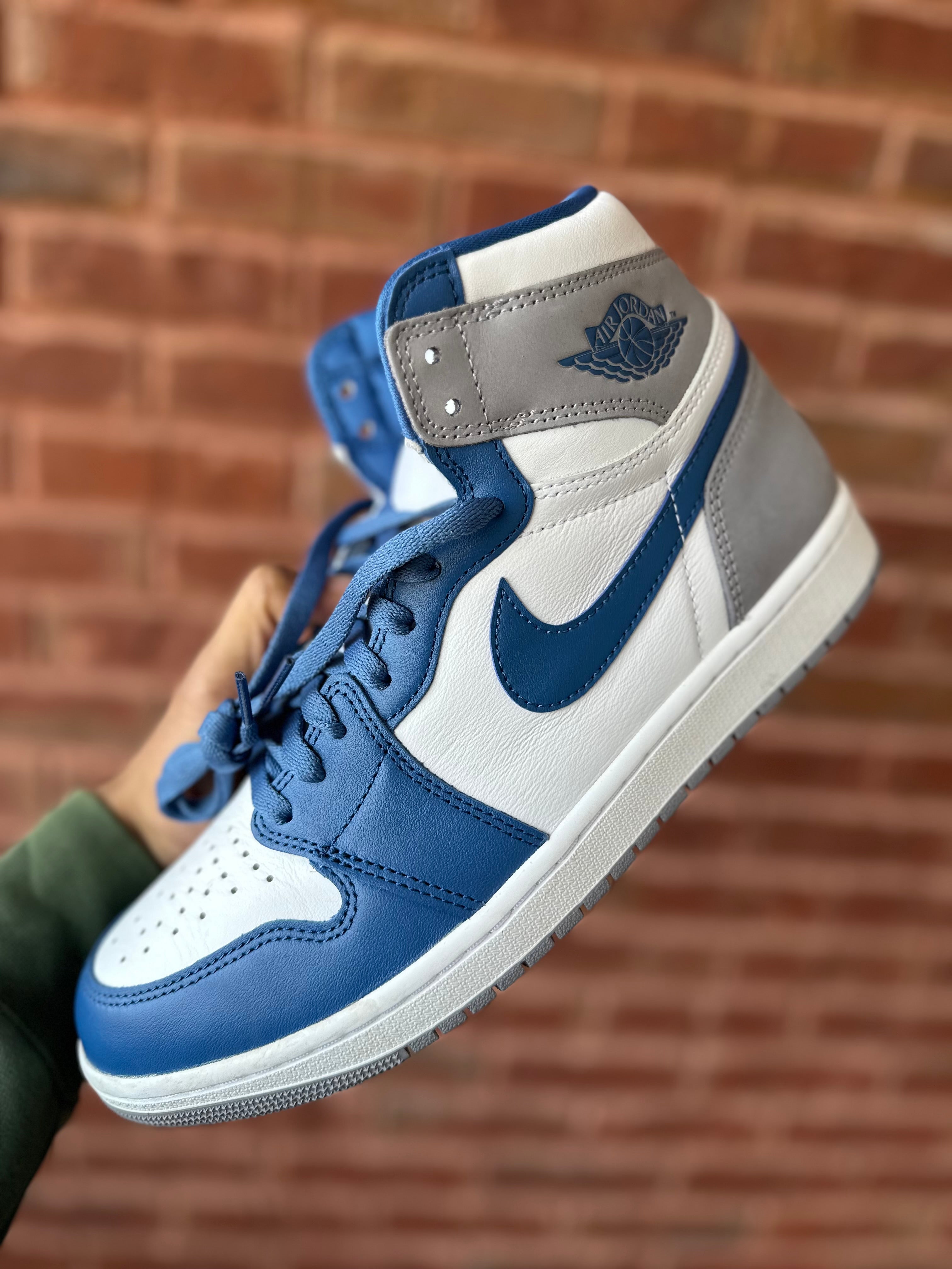 Size 10.5 - J1 True blue