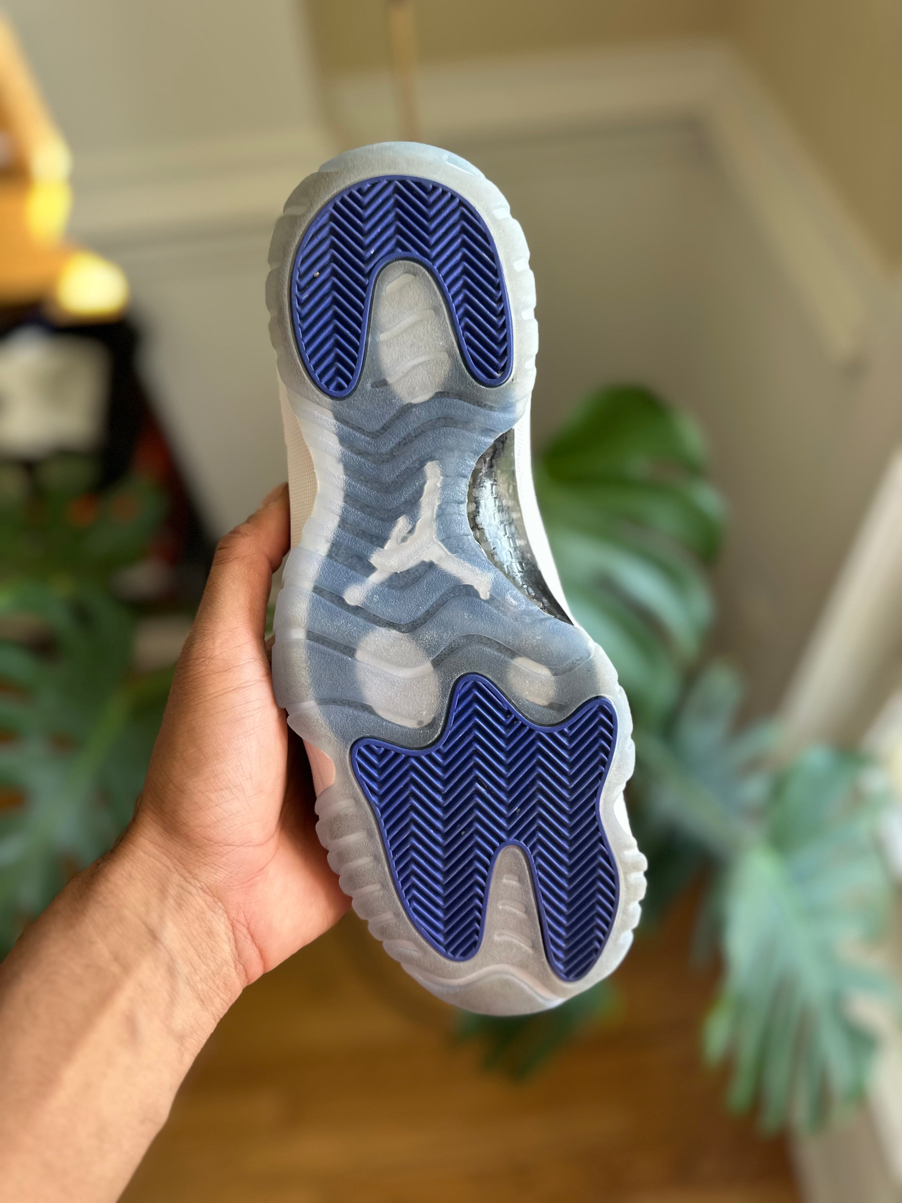 Size 9 - J11 space jam