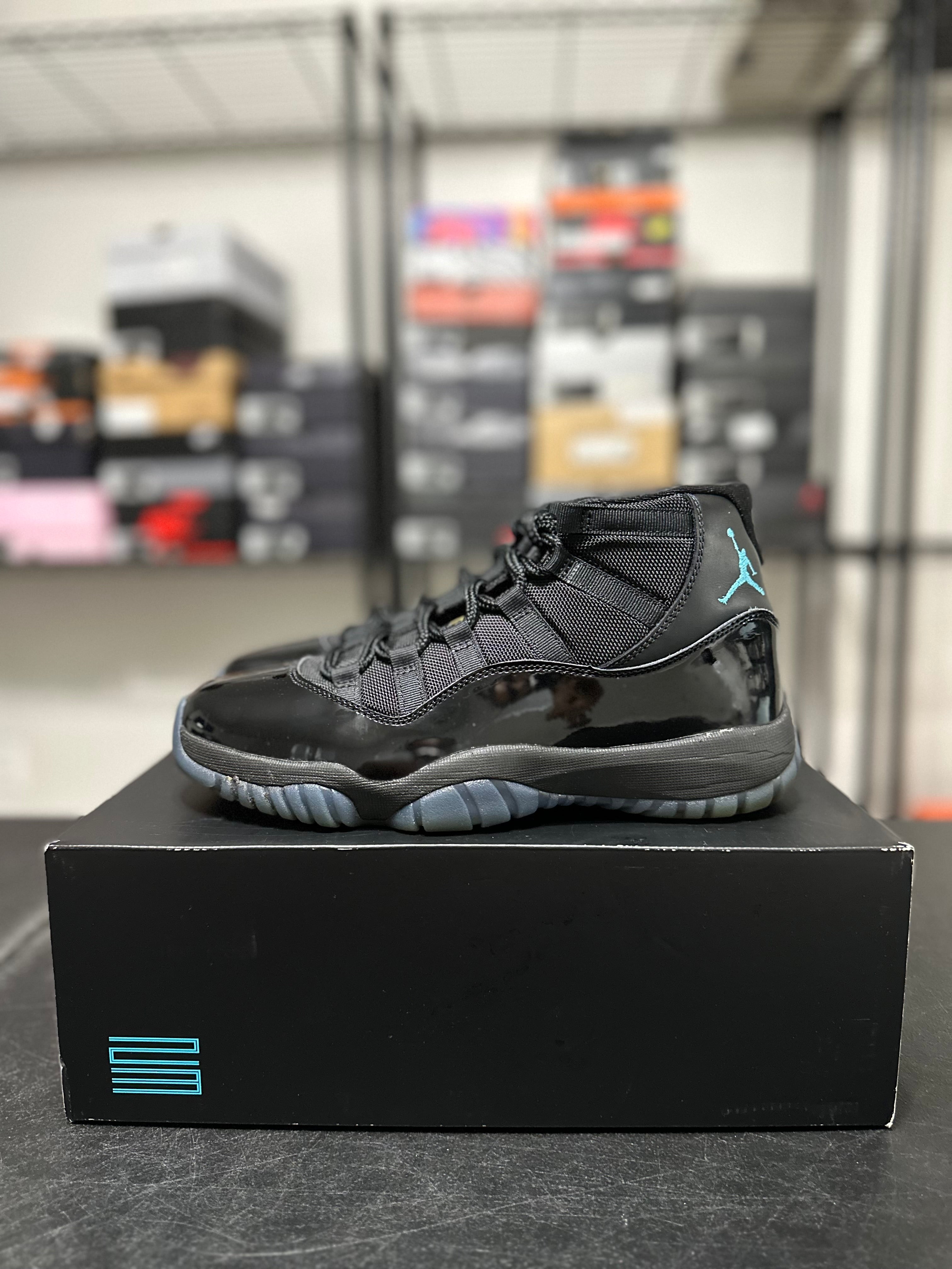 Size 8.5 - J11 gamma blue