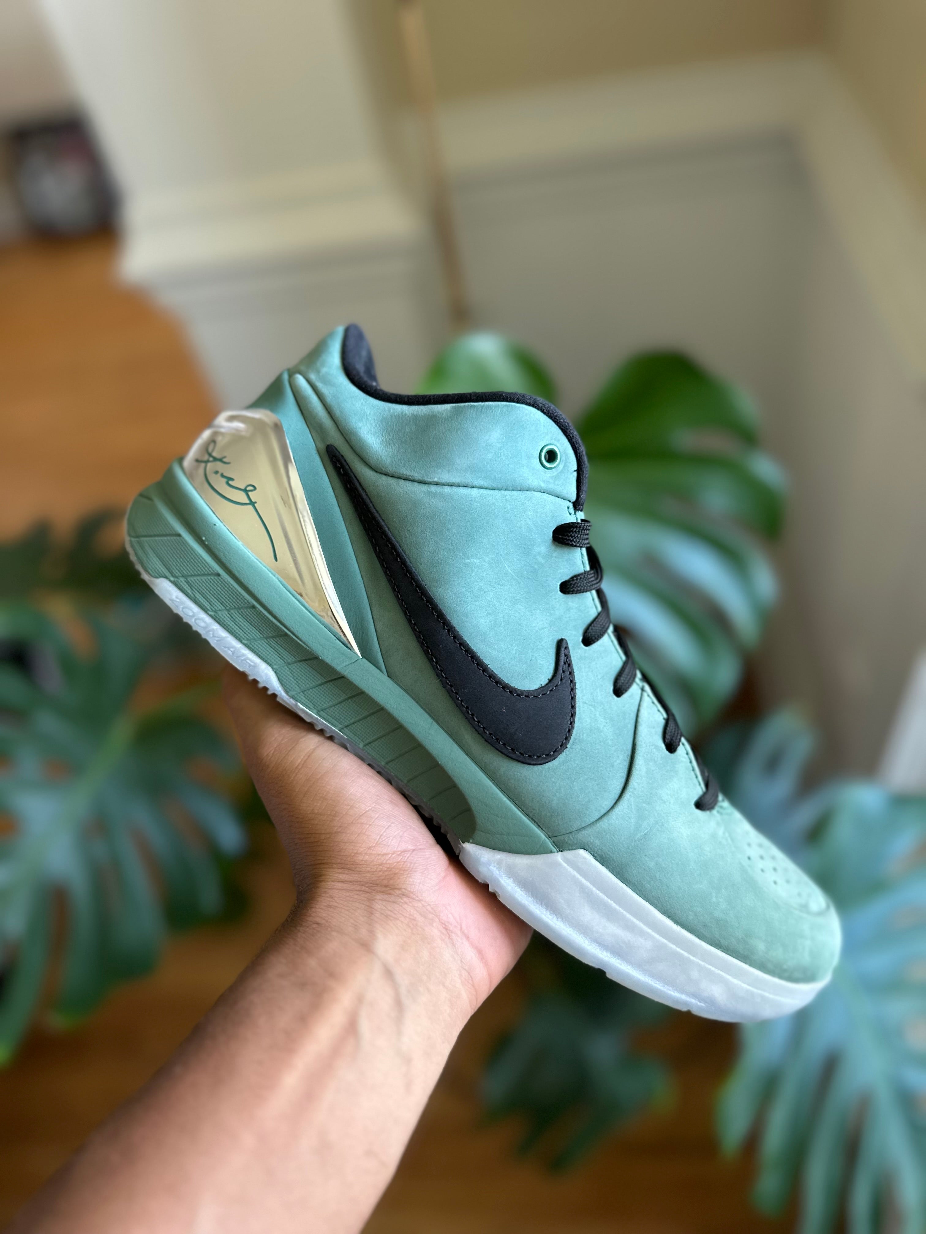 Size 11 - Kobe 4 protro Girl dad