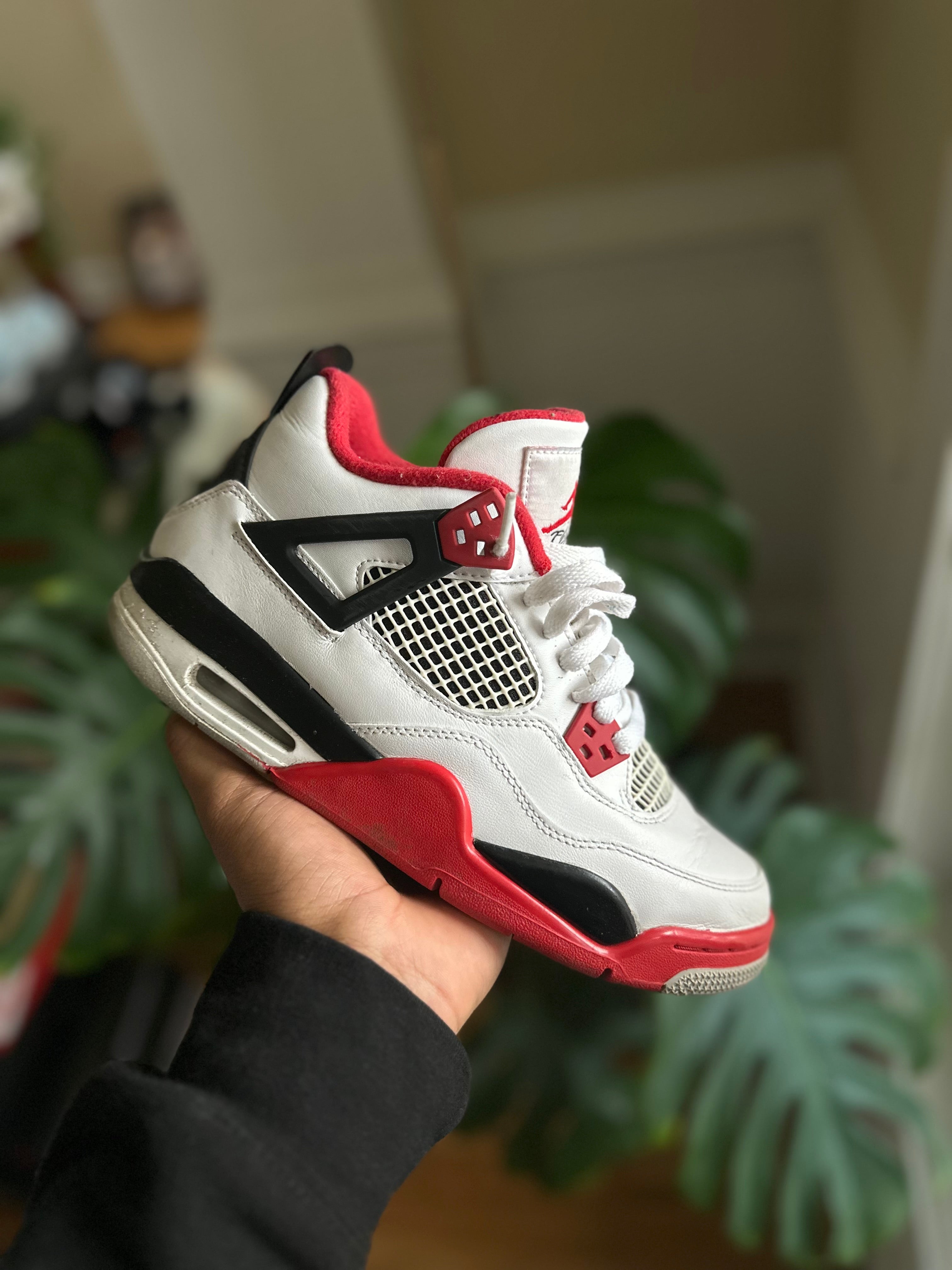 Size 7y - J4 fire red