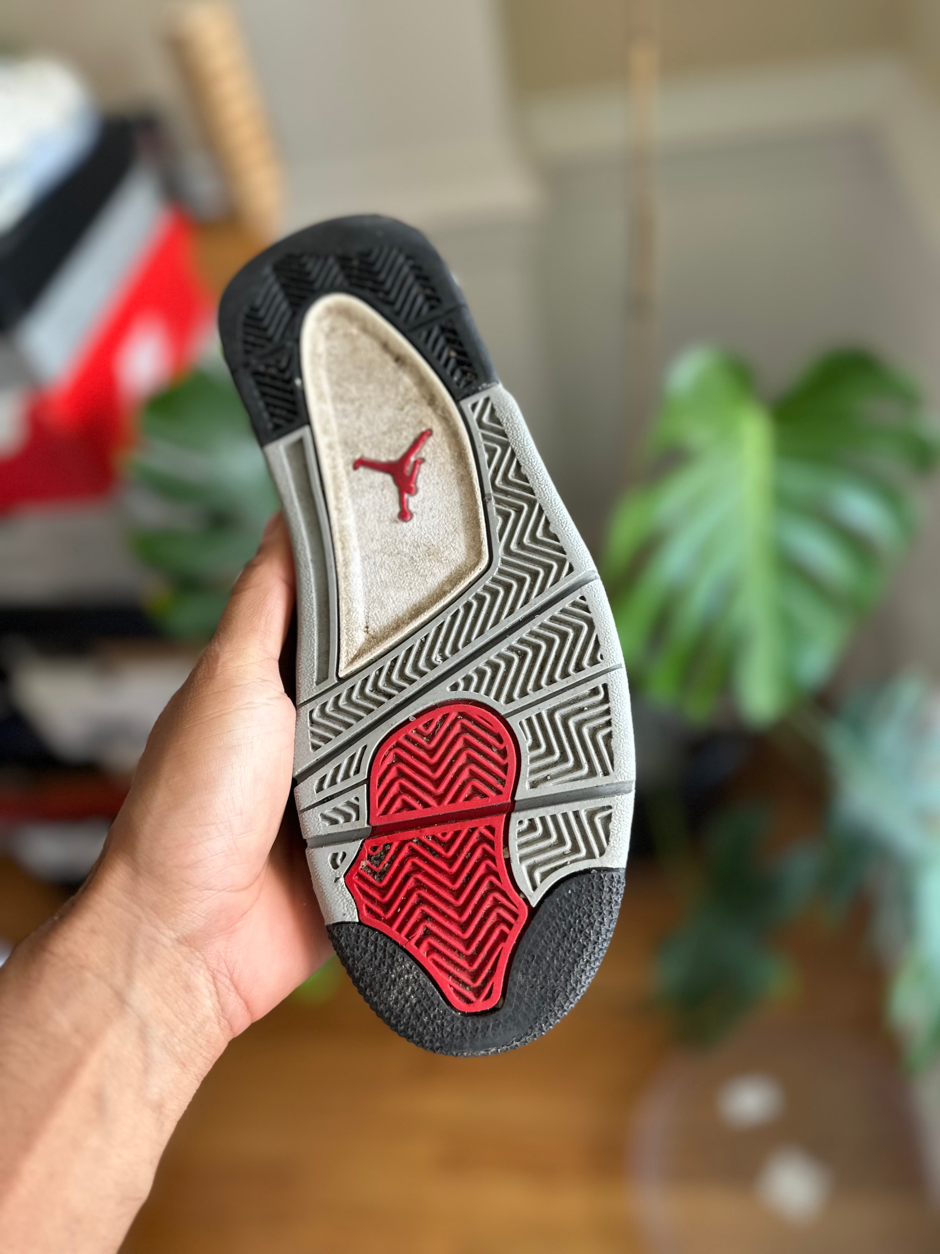Size 7y - J4 black canvas