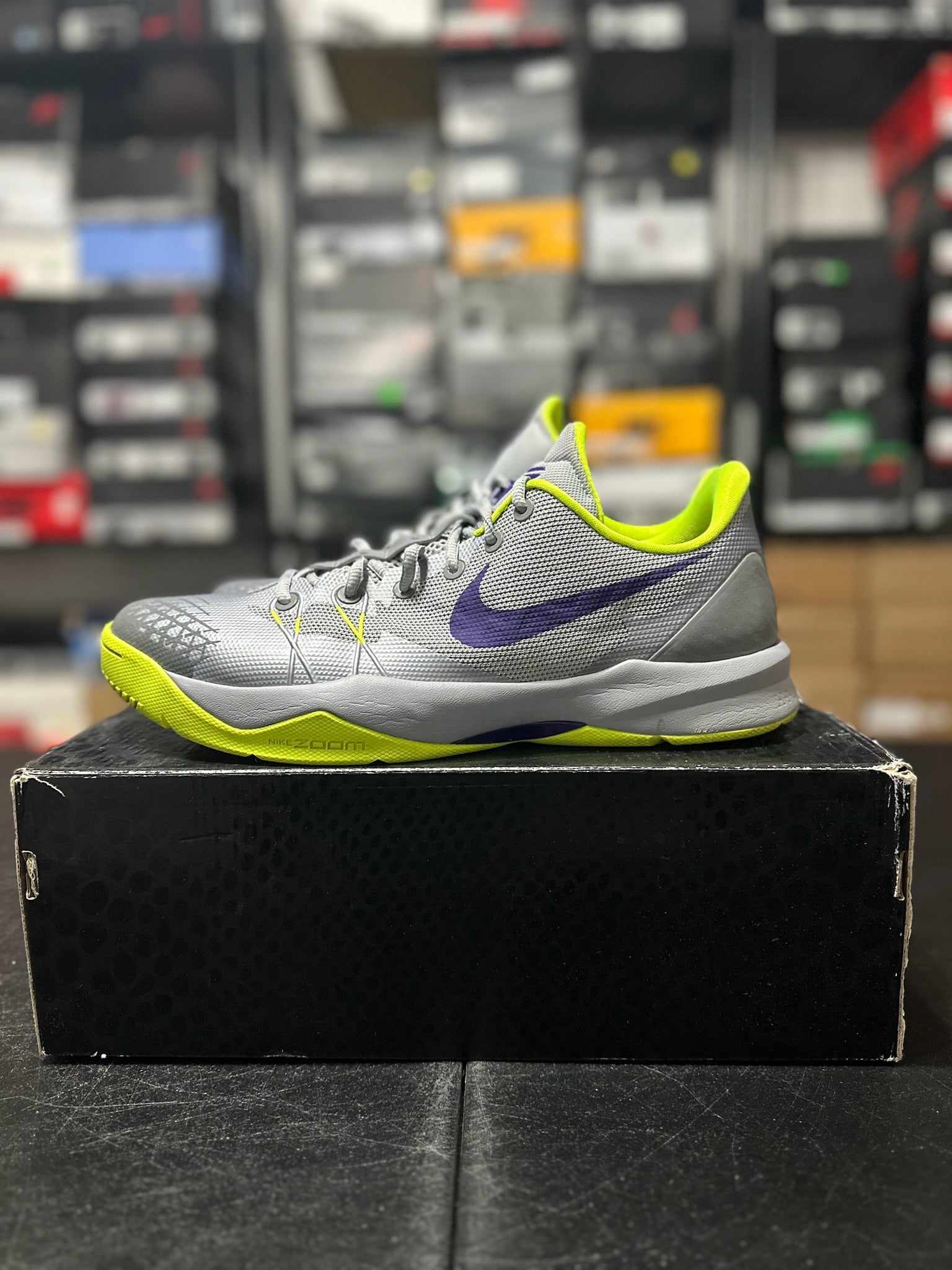 Size 12 - Kobe Venomenon 4 silver/volt