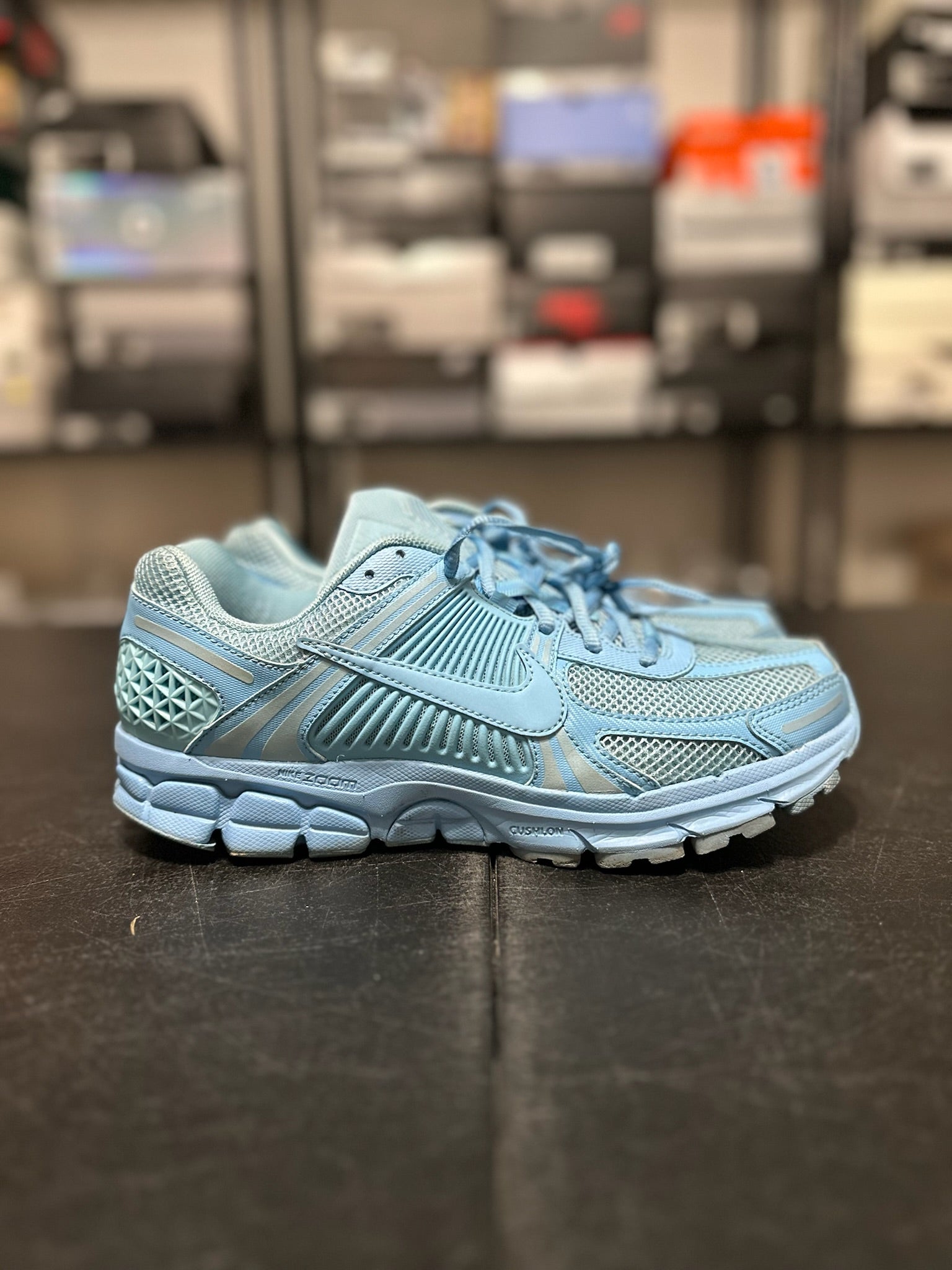 Size 9 - Nike Zoom Vomero 5 Lakeside