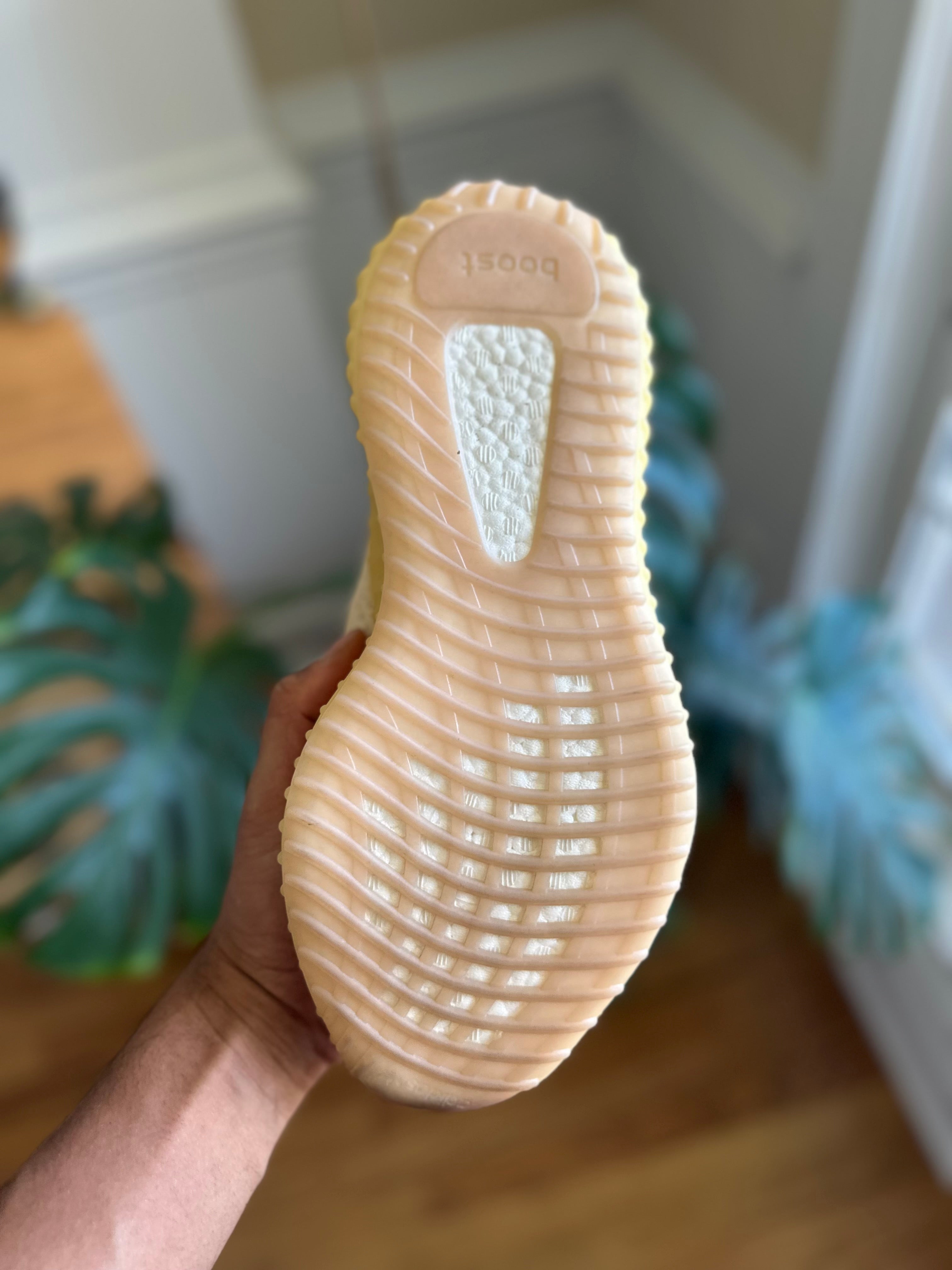 Size 10.5 - YZY 350 linen