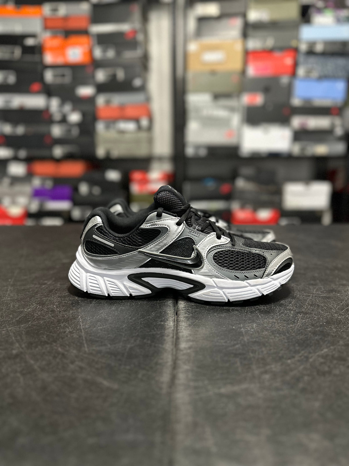 Size 9 - Nike V5 RNR Black anthracite smoke grey