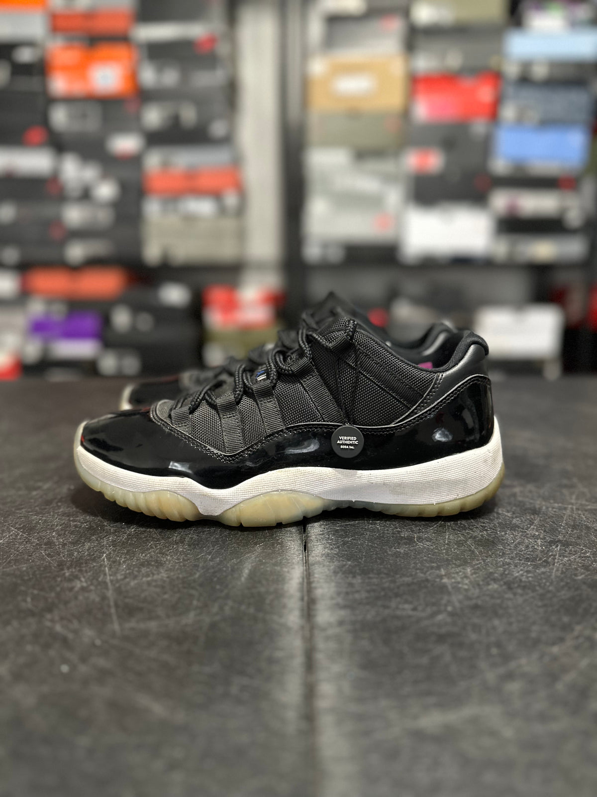 Size 8.5 - J11 low space jam