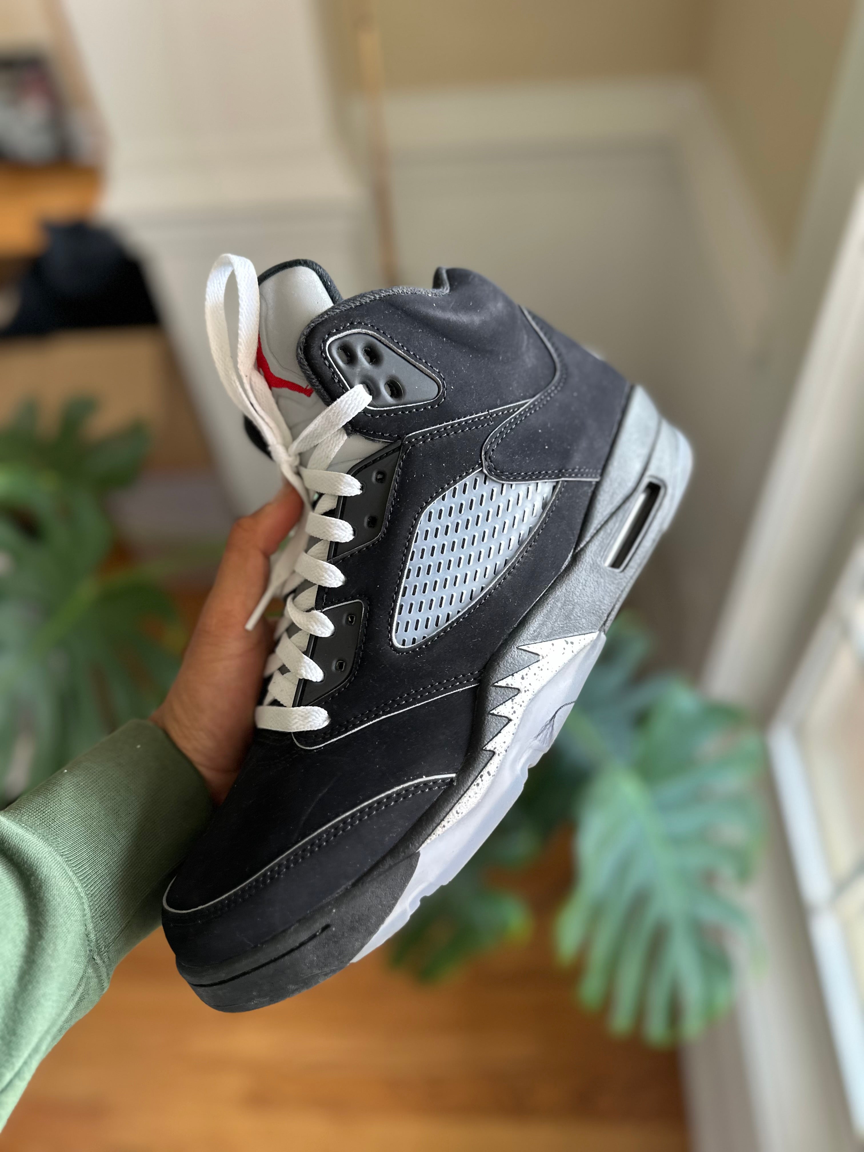 Size 10.5 - J5 black metallic 2025