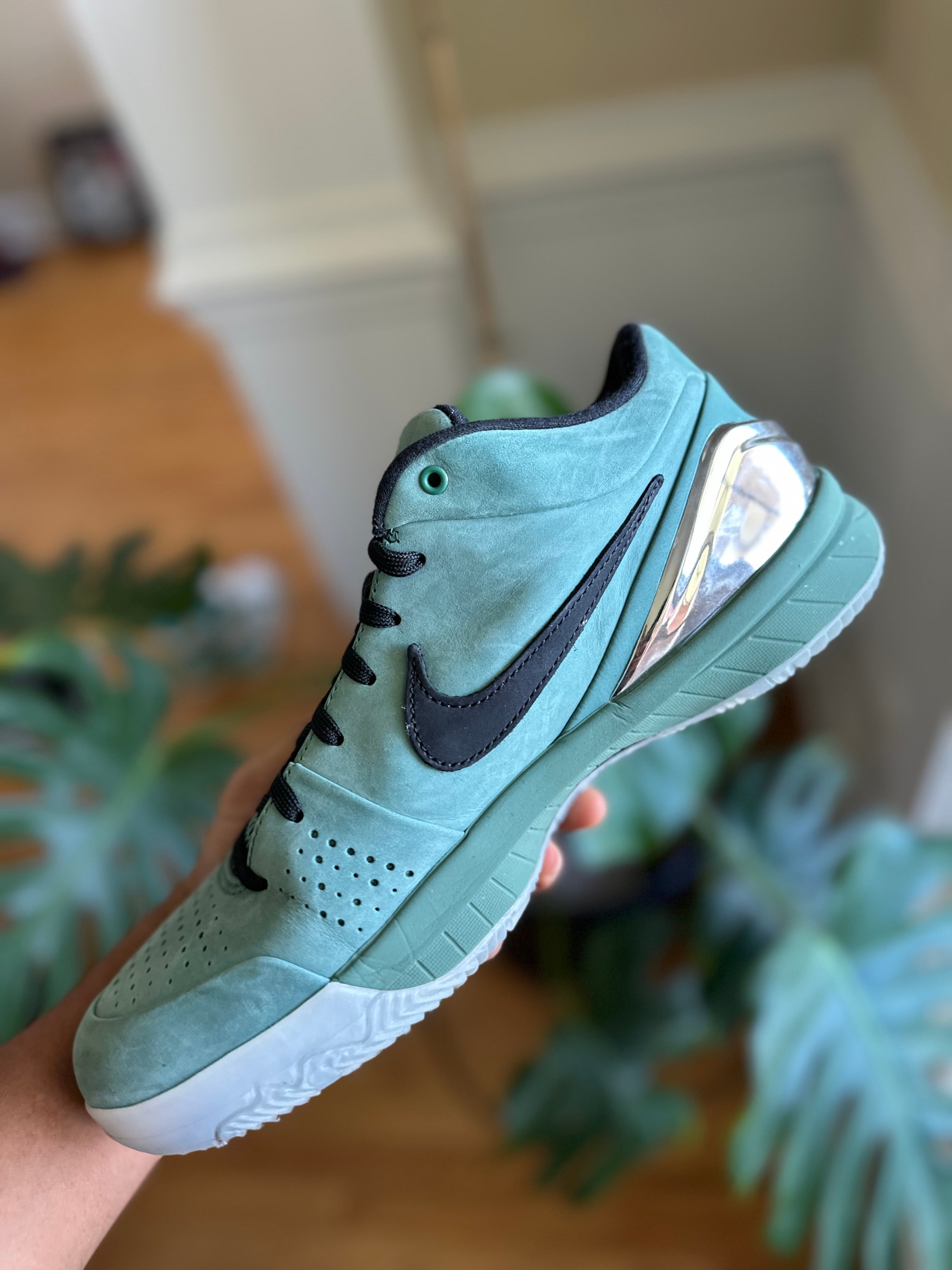 Size 11 - Kobe 4 protro Girl dad