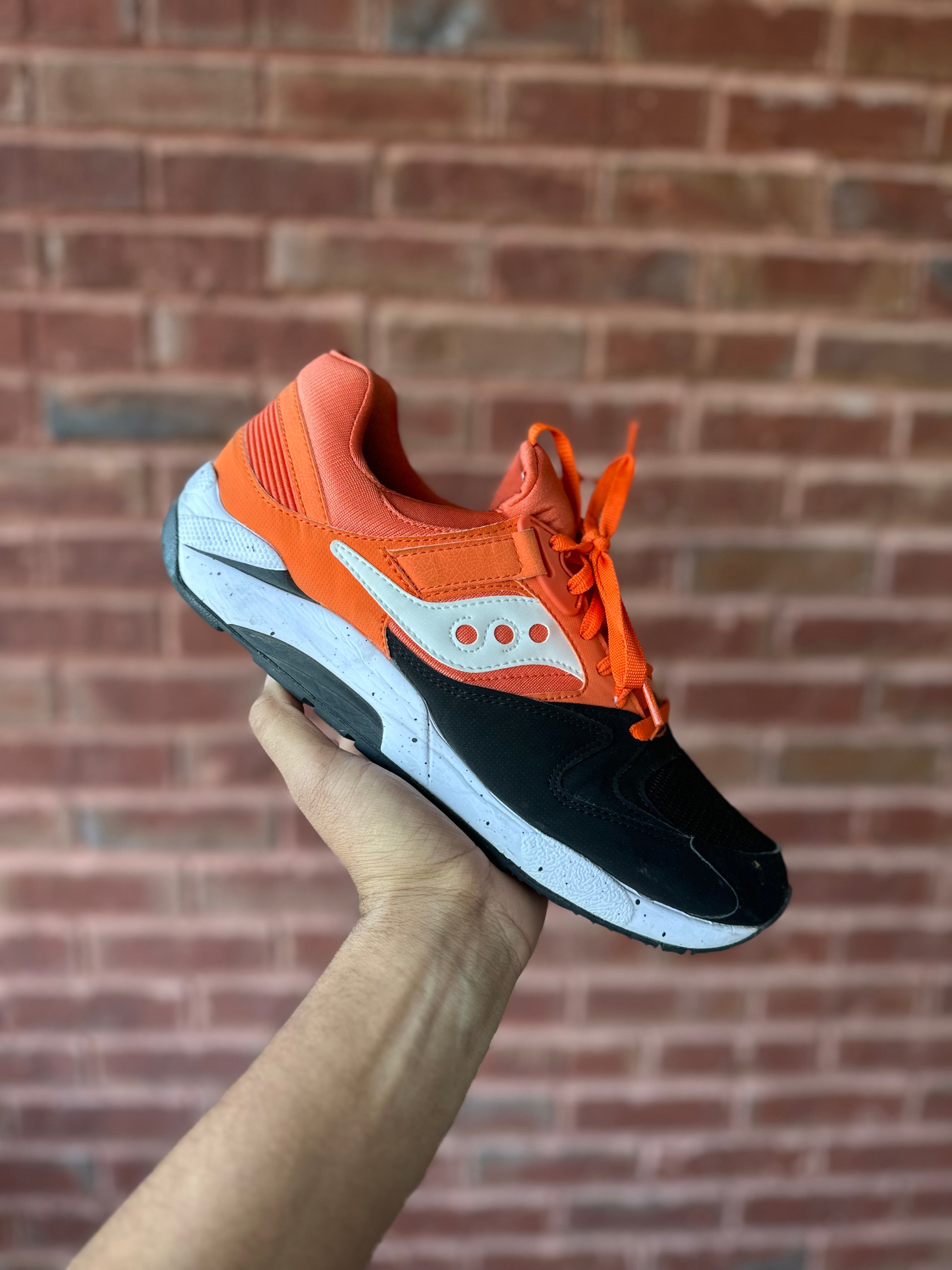 Size 11 - Saucony Grid 9000 hardwood pack