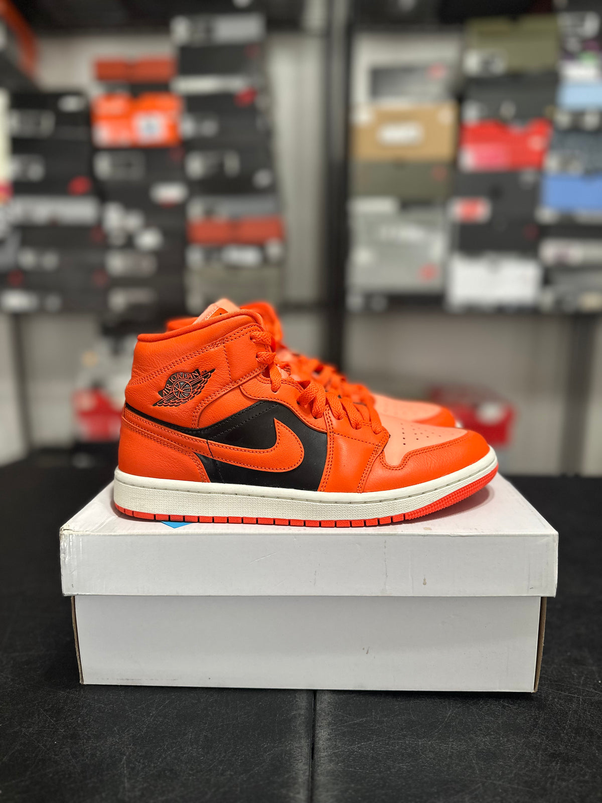 Size 8 - (9.5W) J1 mid se rush orange crimson bliss