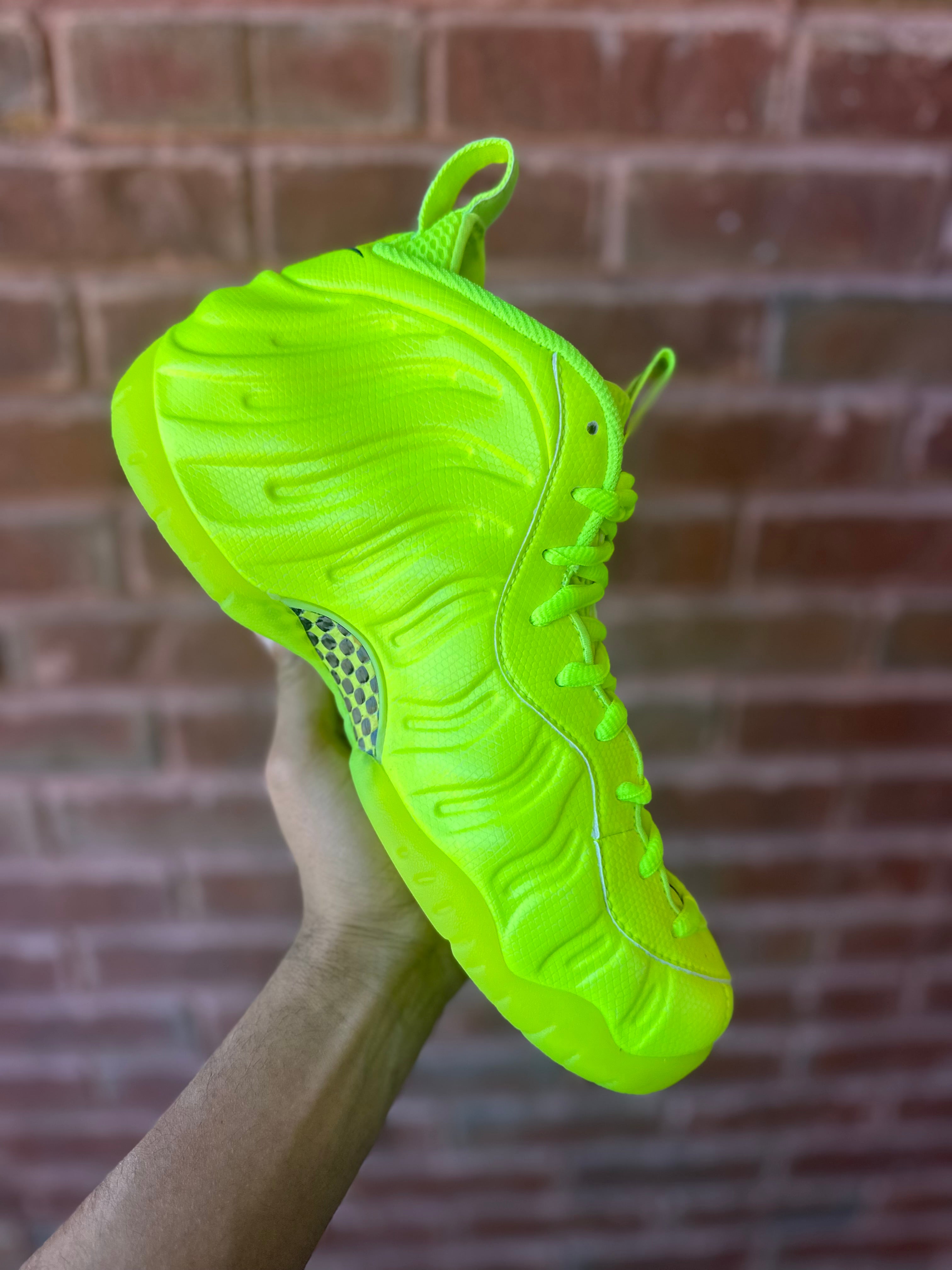 Size 9 - air foamposite pro volt