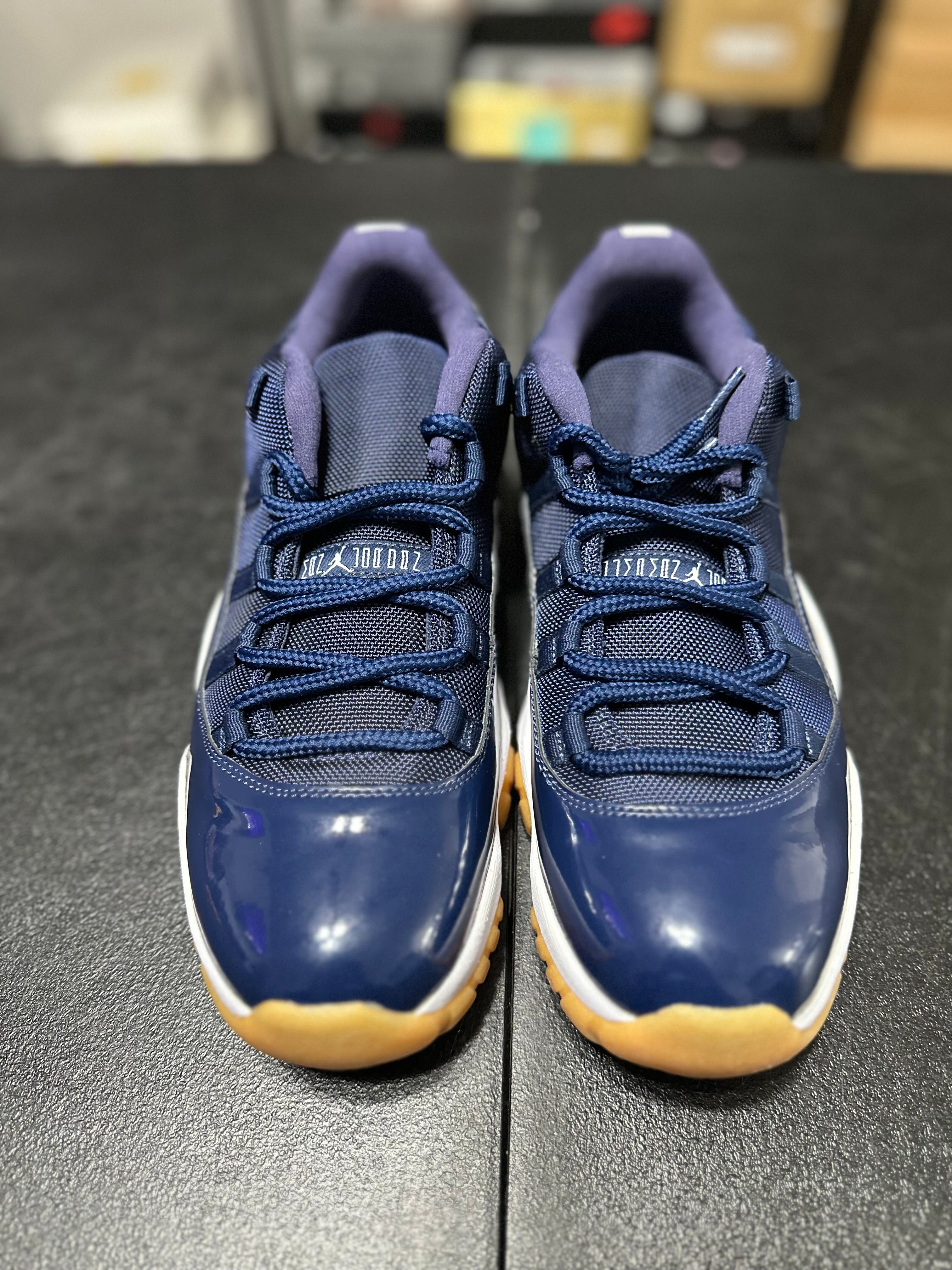 Size 10 - J11 low navy gum DS