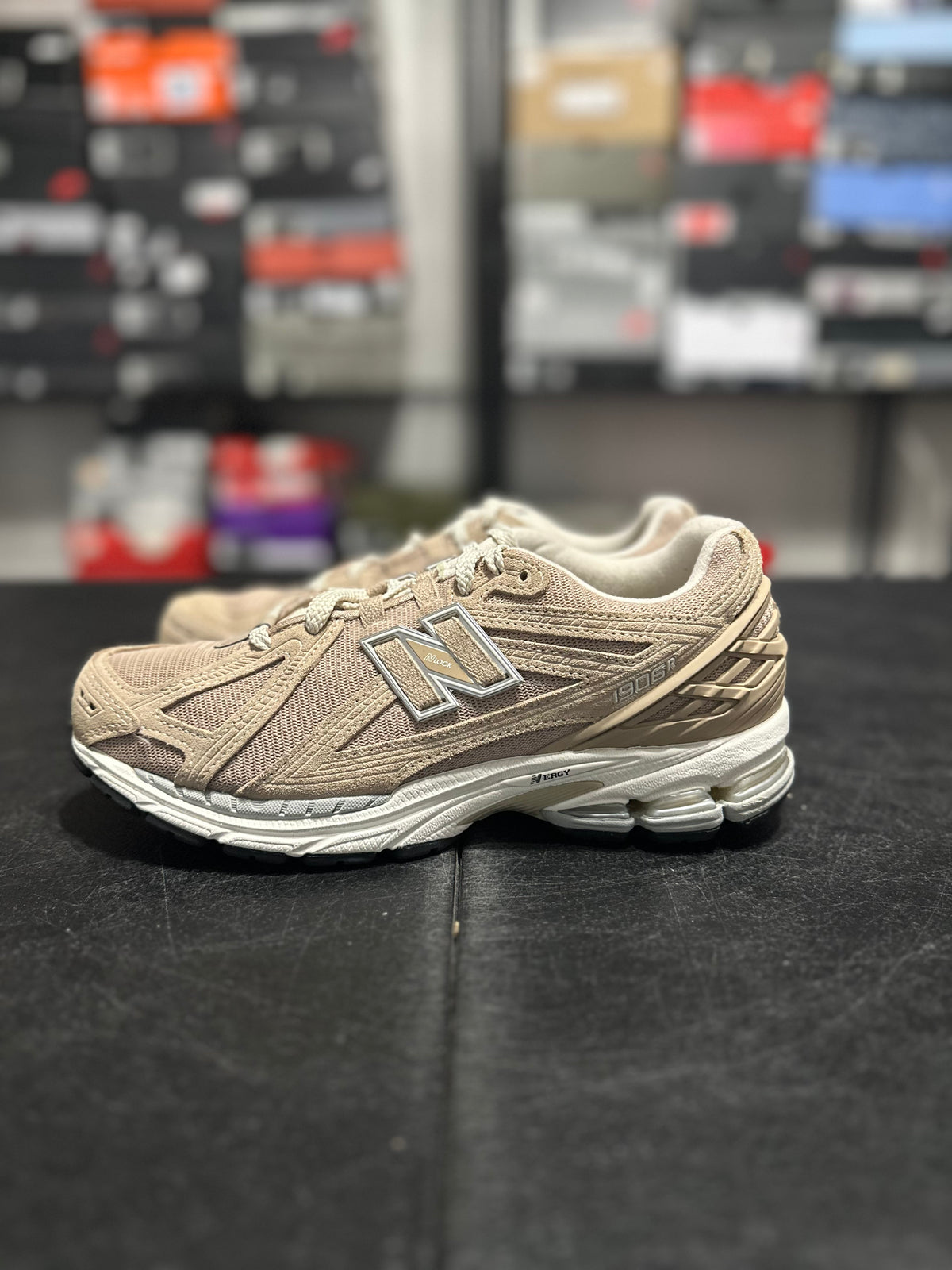 Size 8 - NB 1906r light biege