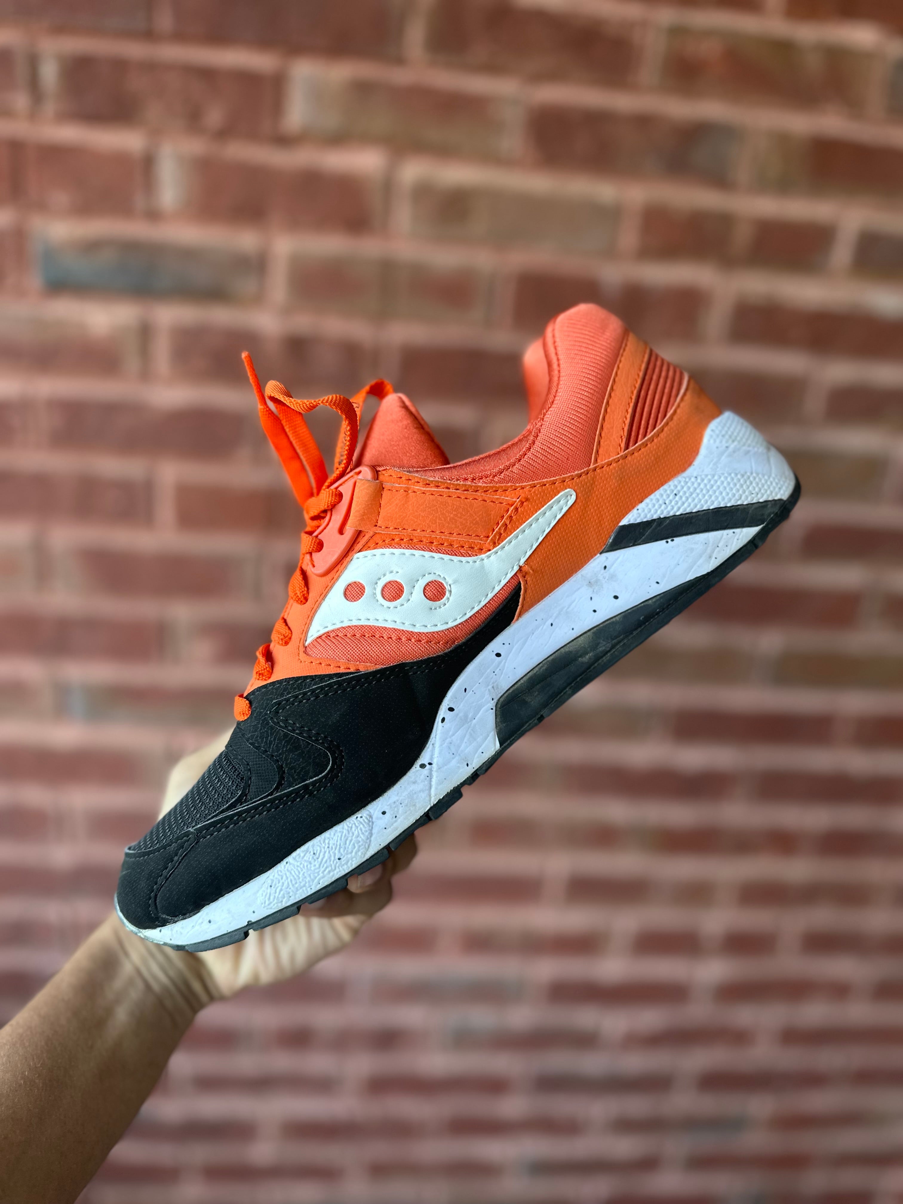 Size 11 - Saucony Grid 9000 hardwood pack