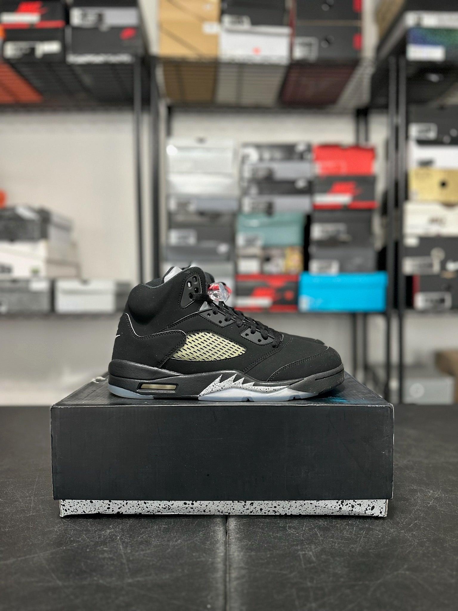 Size 10.5 - J5 Black Metallic (2016 Release)