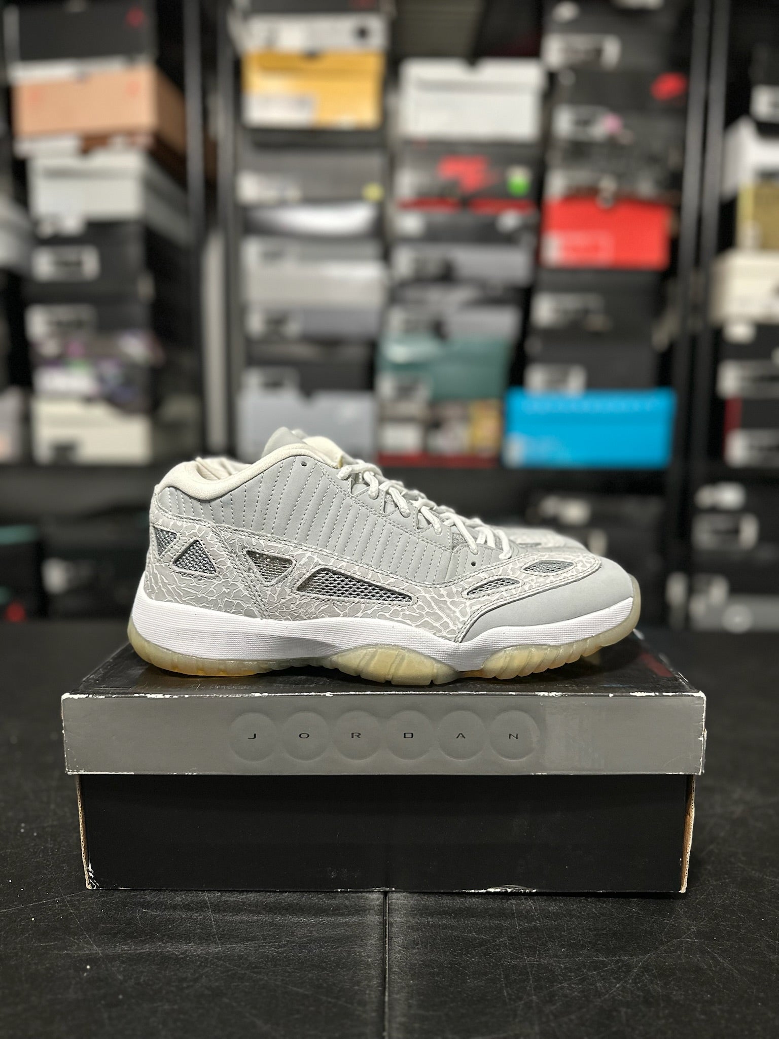 Size 11 - J11 Low Silver Zest DS