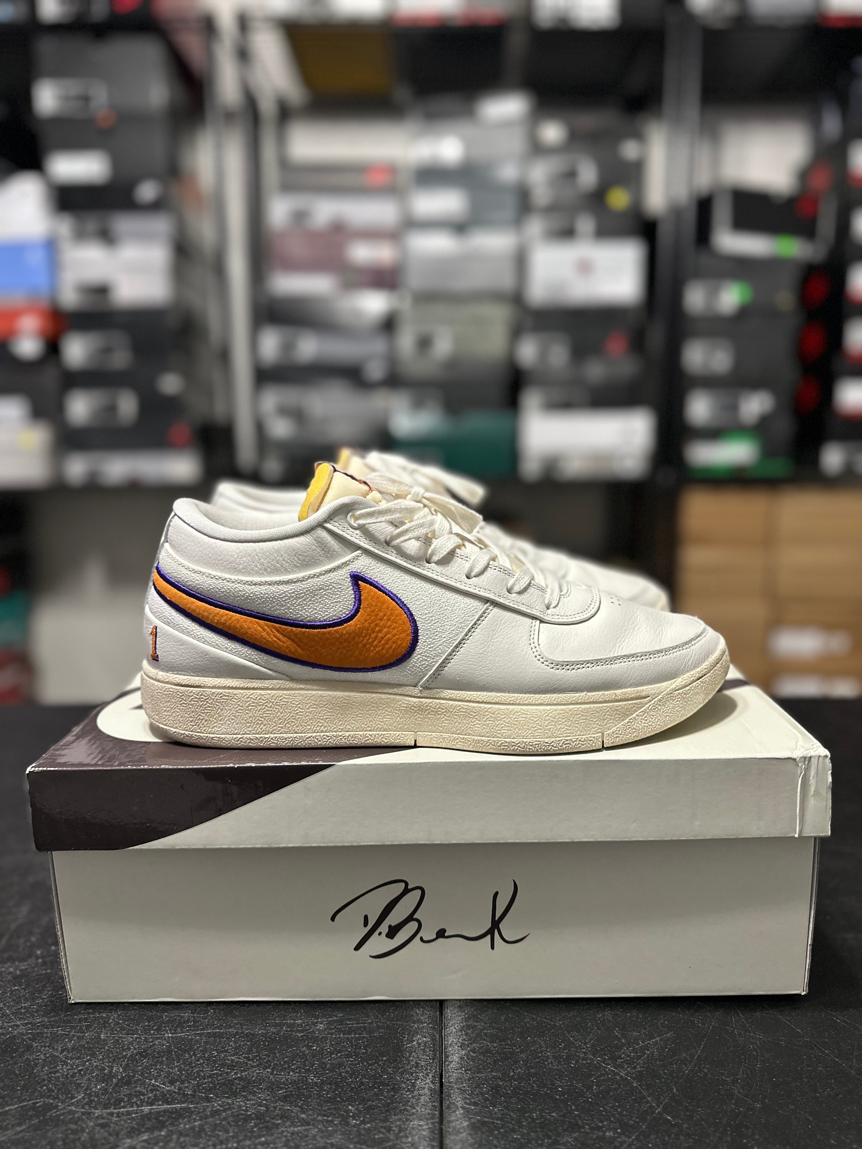 Size 11.5 - book 1 The valley