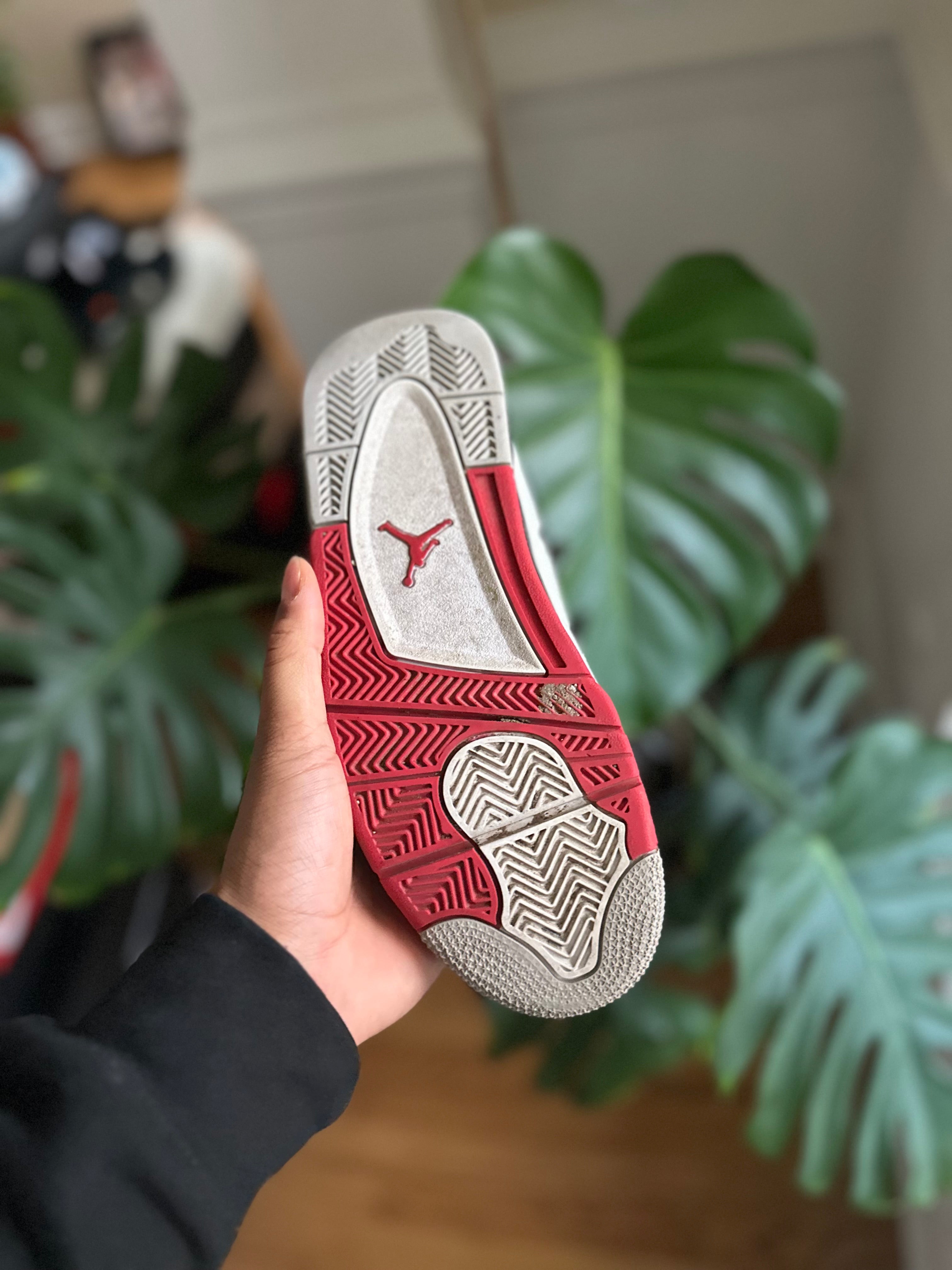 Size 7y - J4 fire red