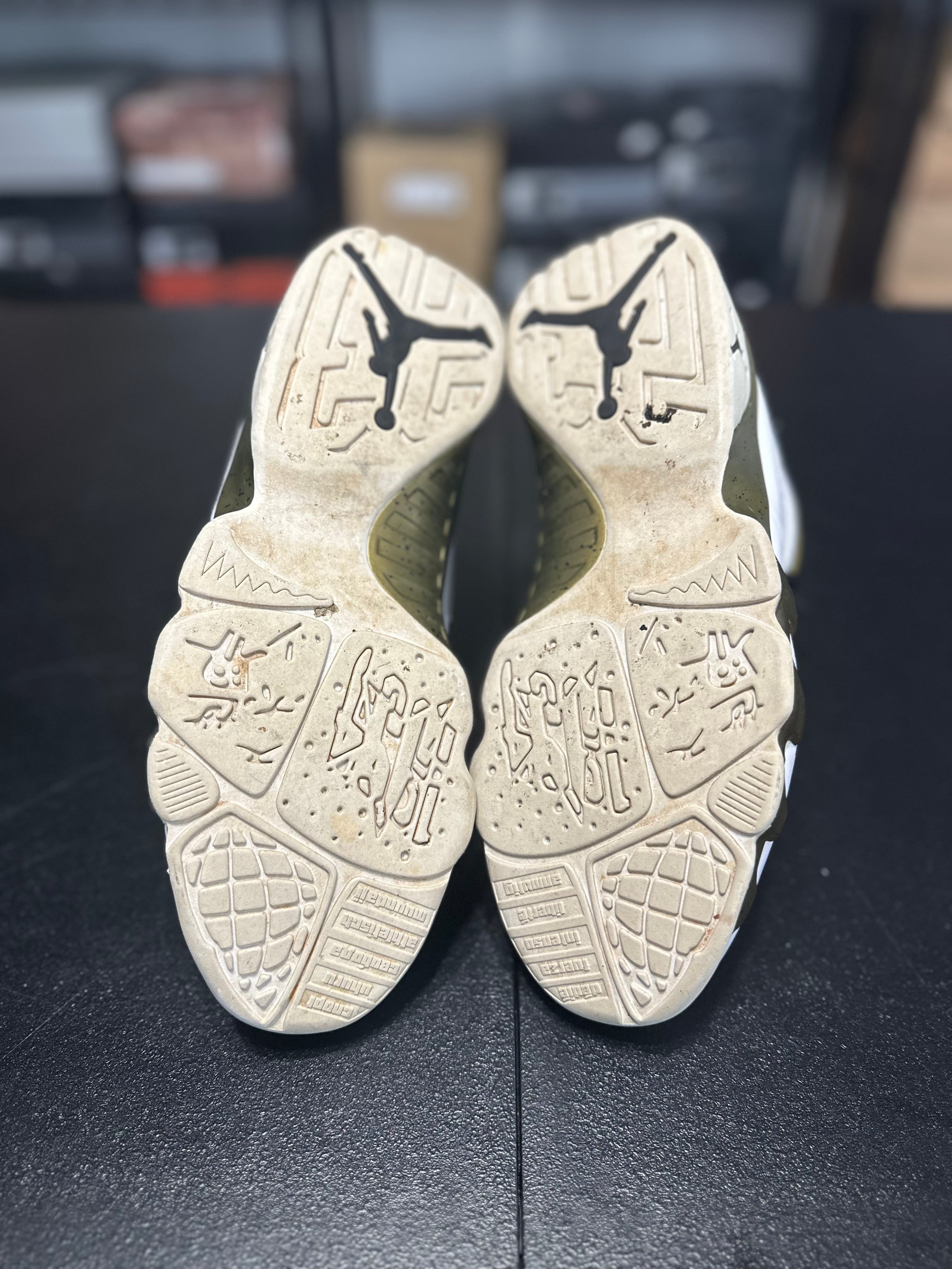 Size 10 - J9 statue