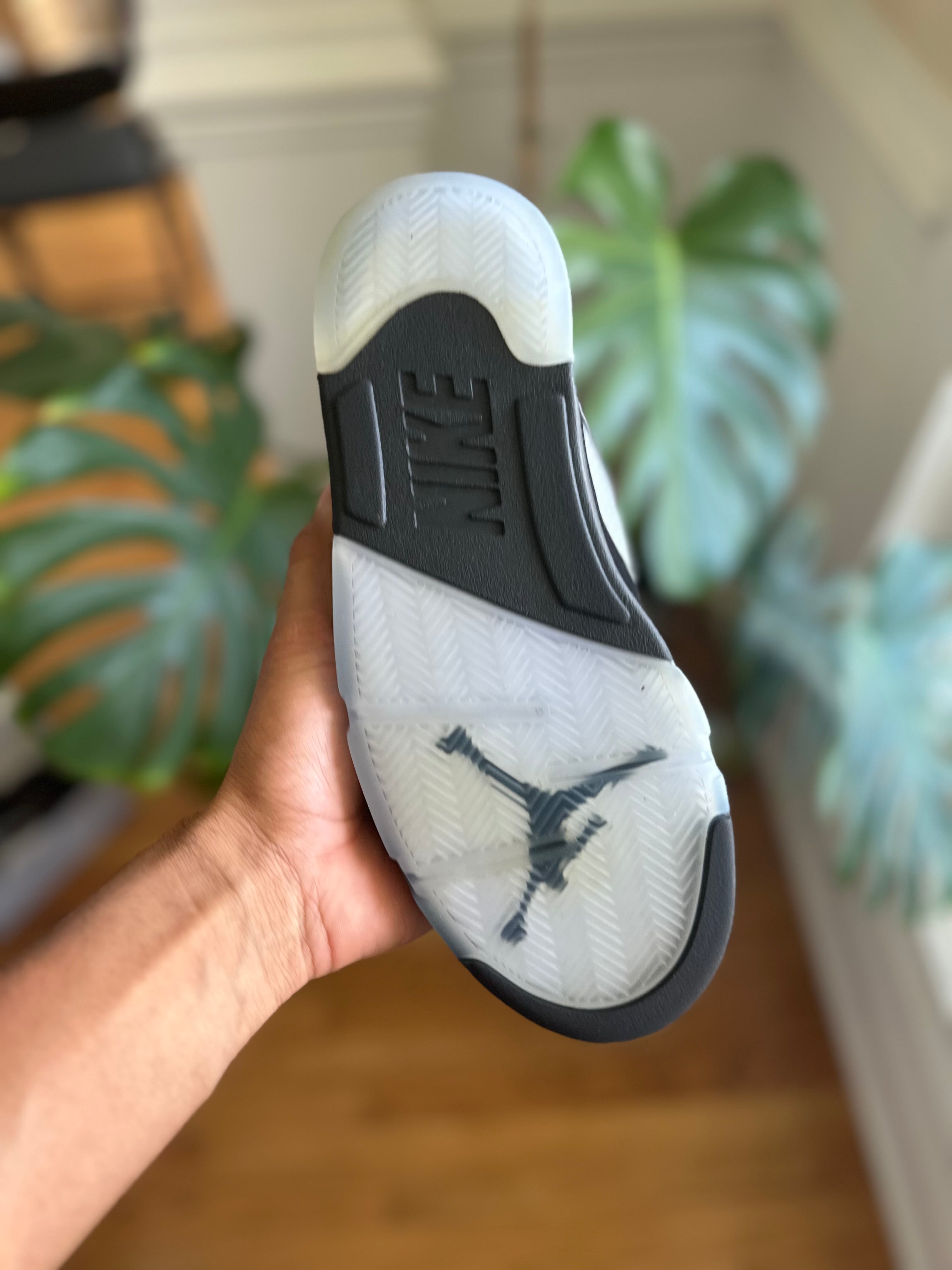 Size 8 - J5 black metallic 2025