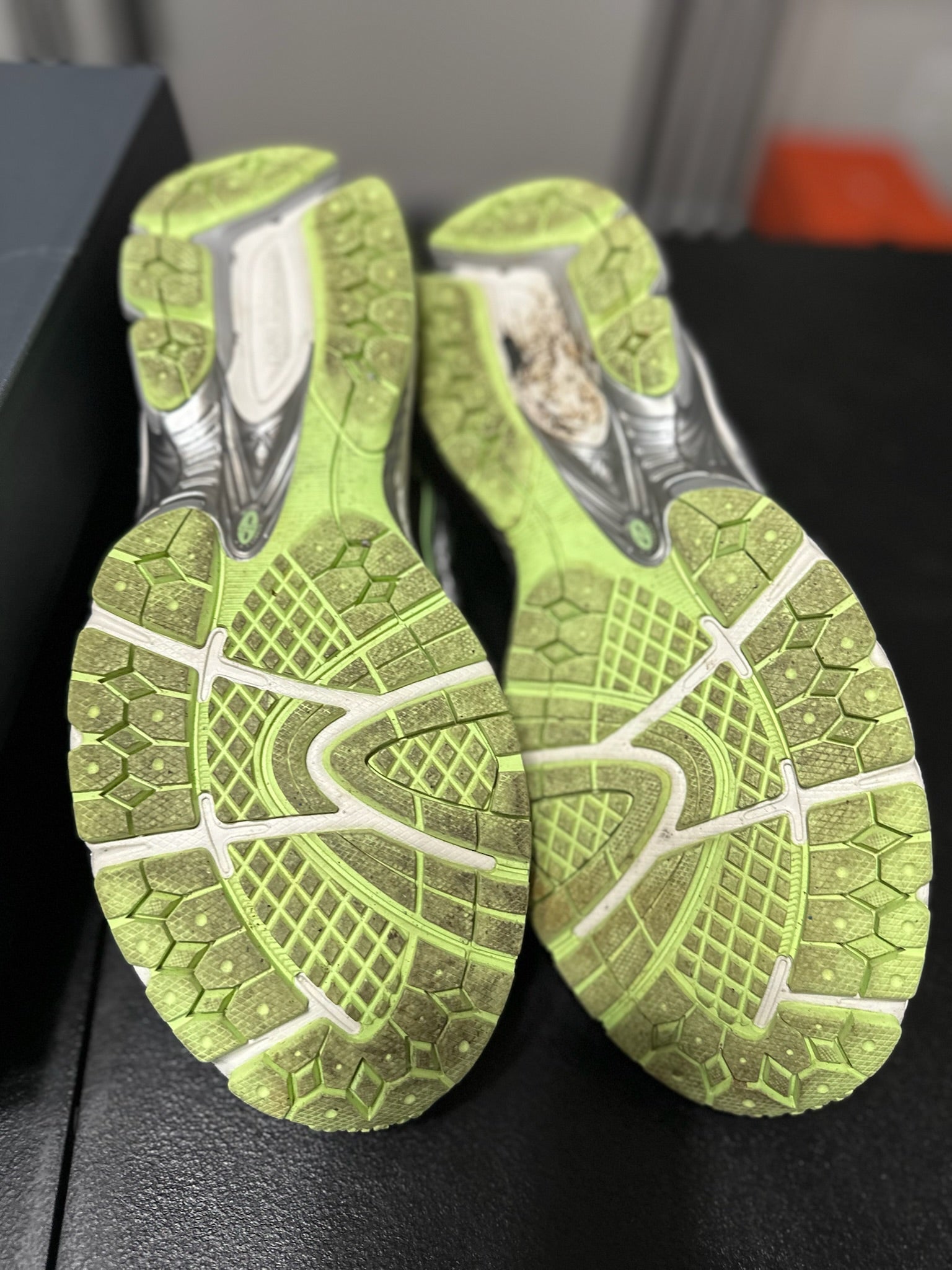 Size 12 - NB 9060