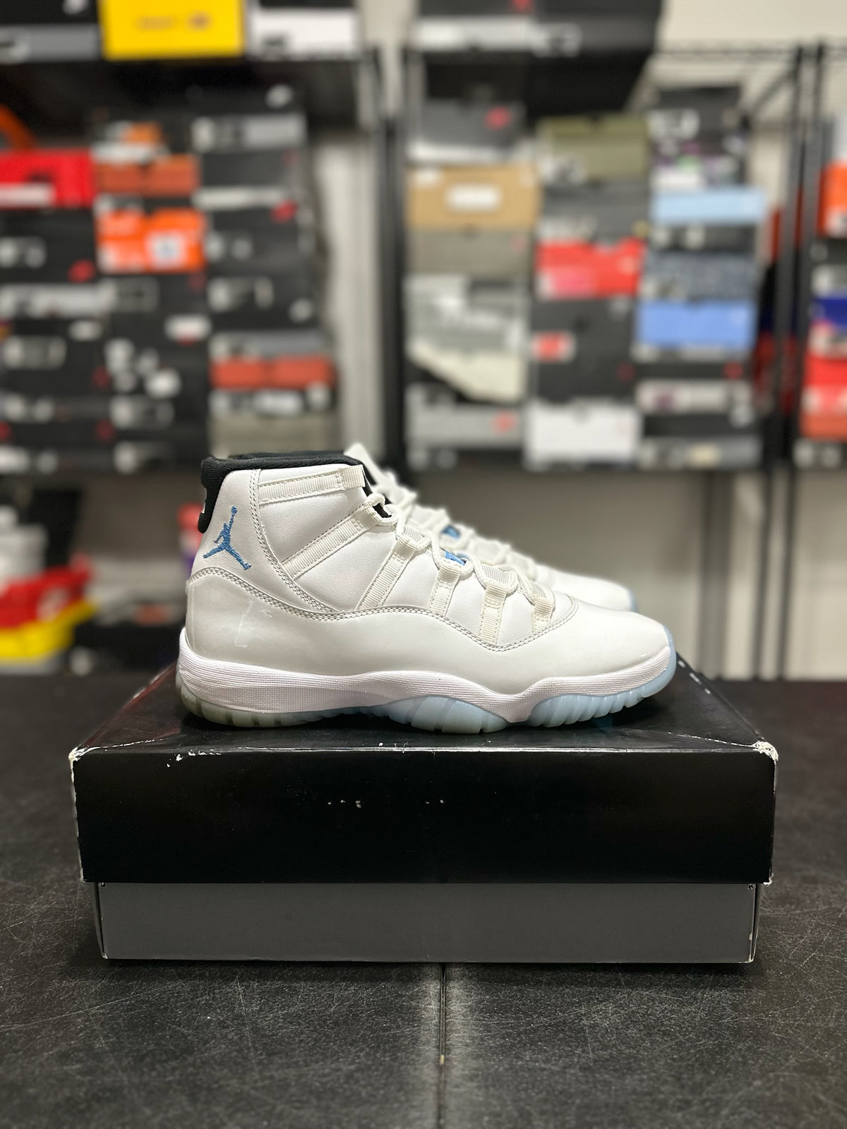 Size 10 - j11 legend blue