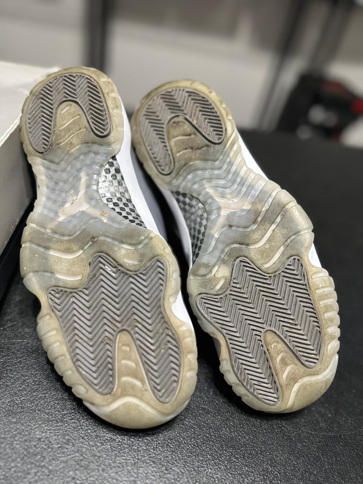 Size 9 - J11 cool grey