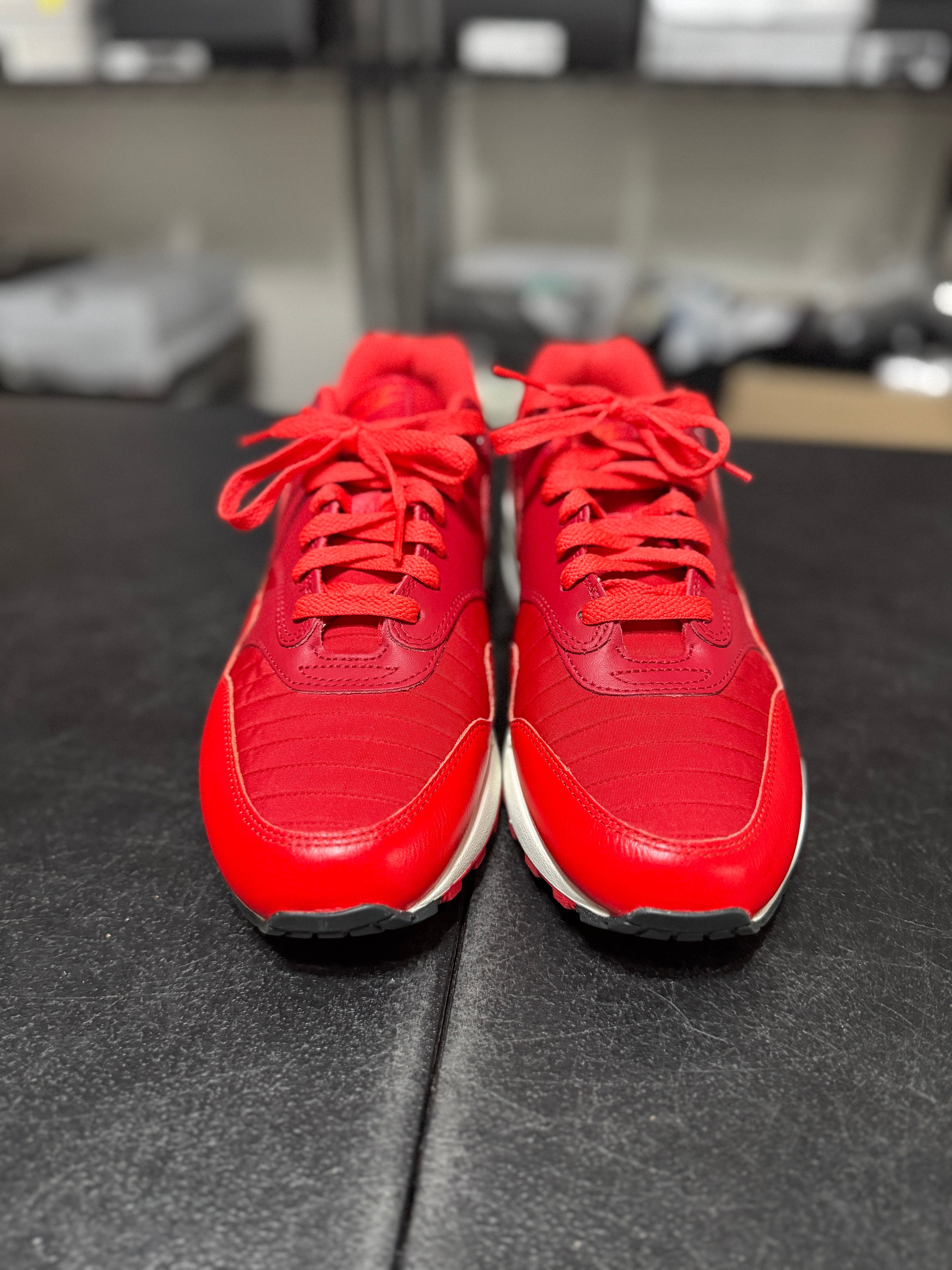 Size 9 - air max 1 gym red