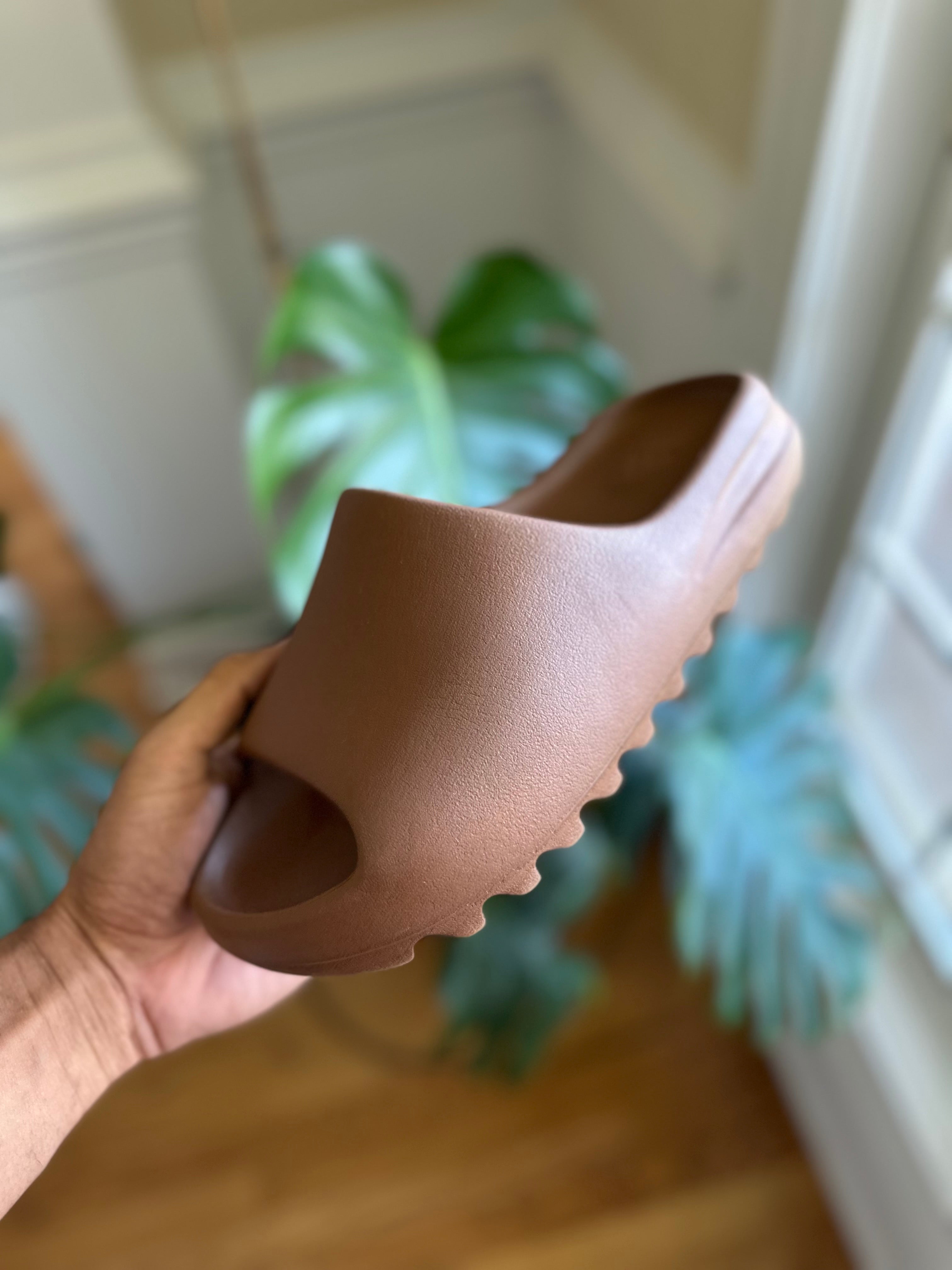 Size 8 - YZY slide flax