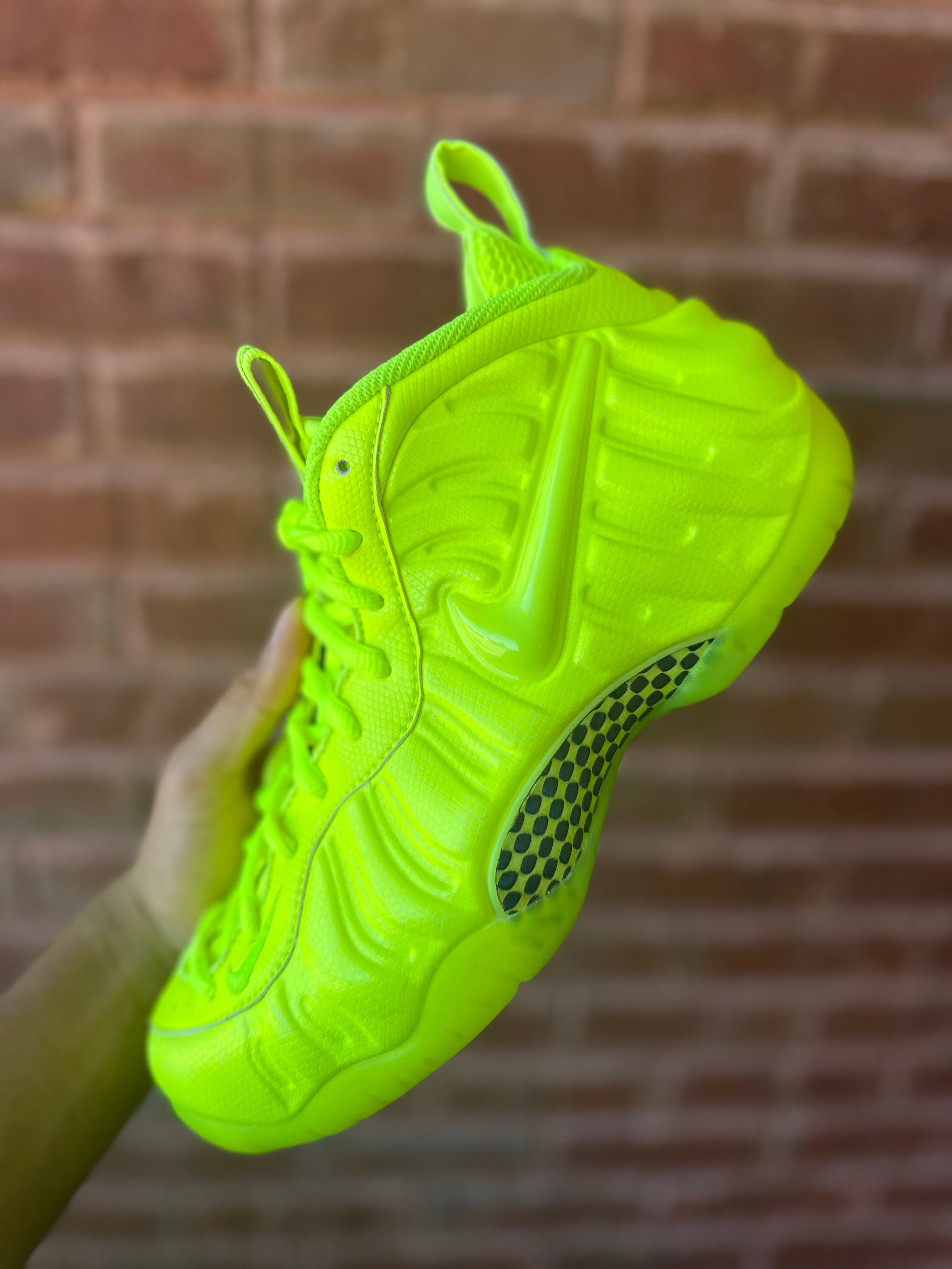 Size 9 - air foamposite pro volt