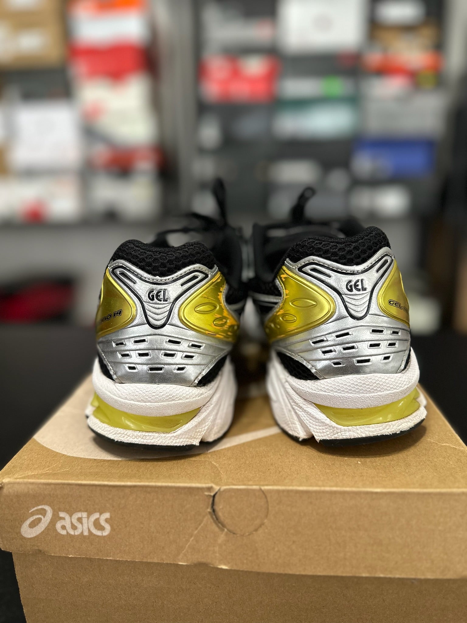 Size 10 - ASICS Gel Kayak 14 Black Lemon Spark