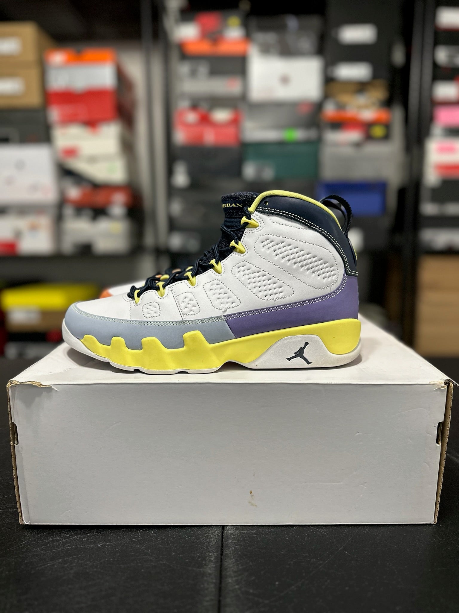 Size 8.5 - (10W) J9 Change the World