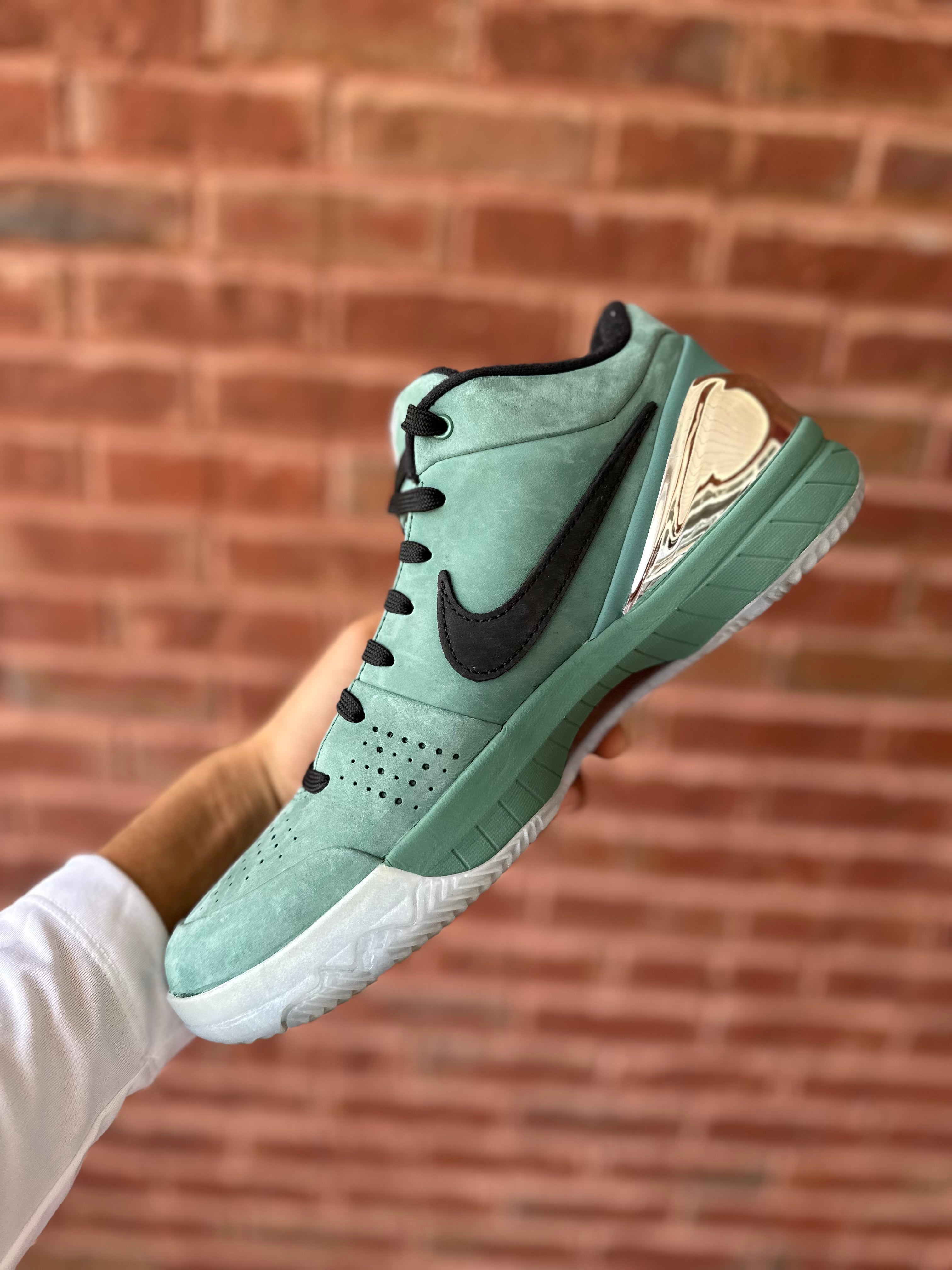 Size 9.5 - Kobe 4 protro girl dad