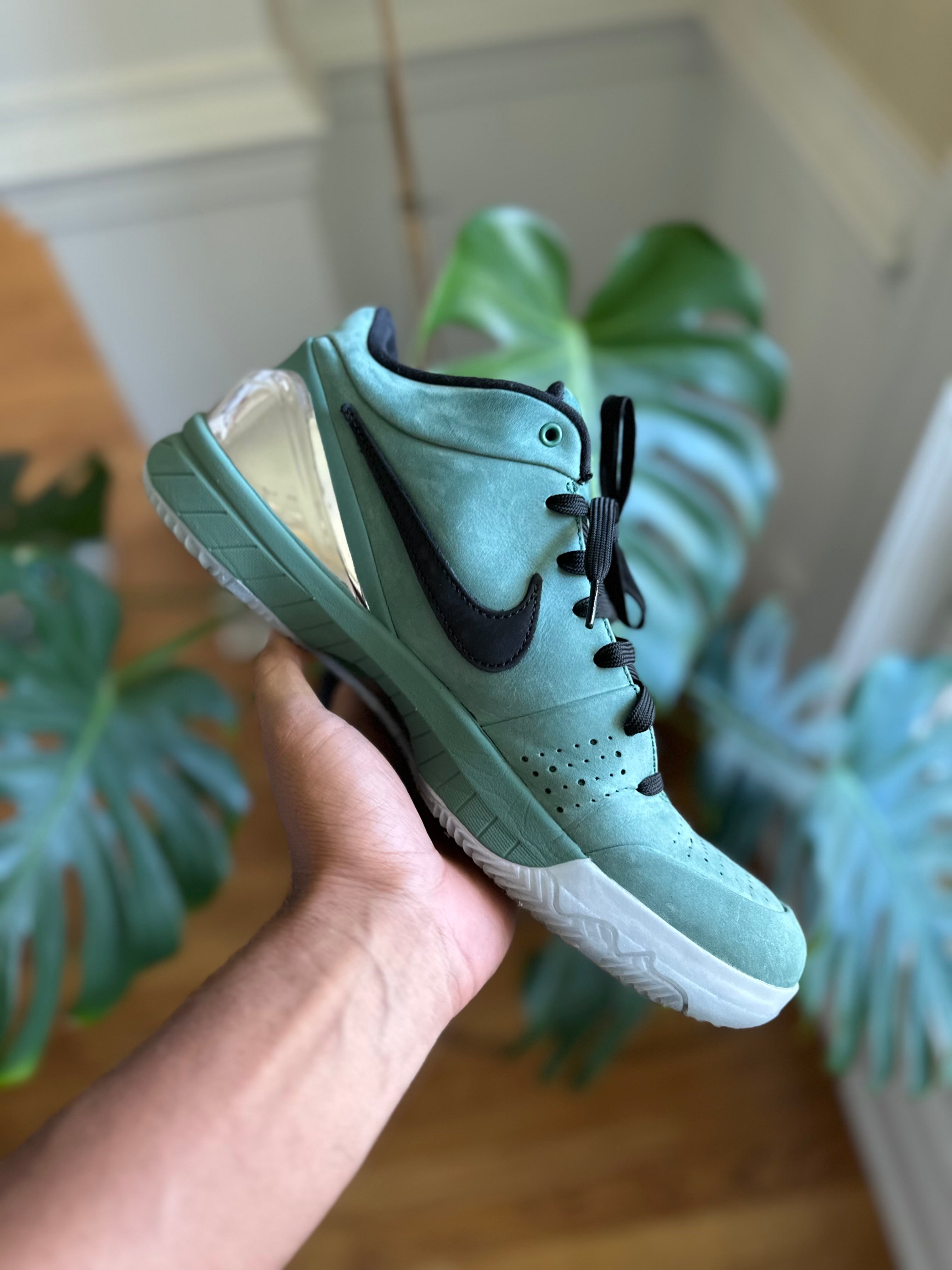 Size 11 - Kobe 4 protro Girl dad