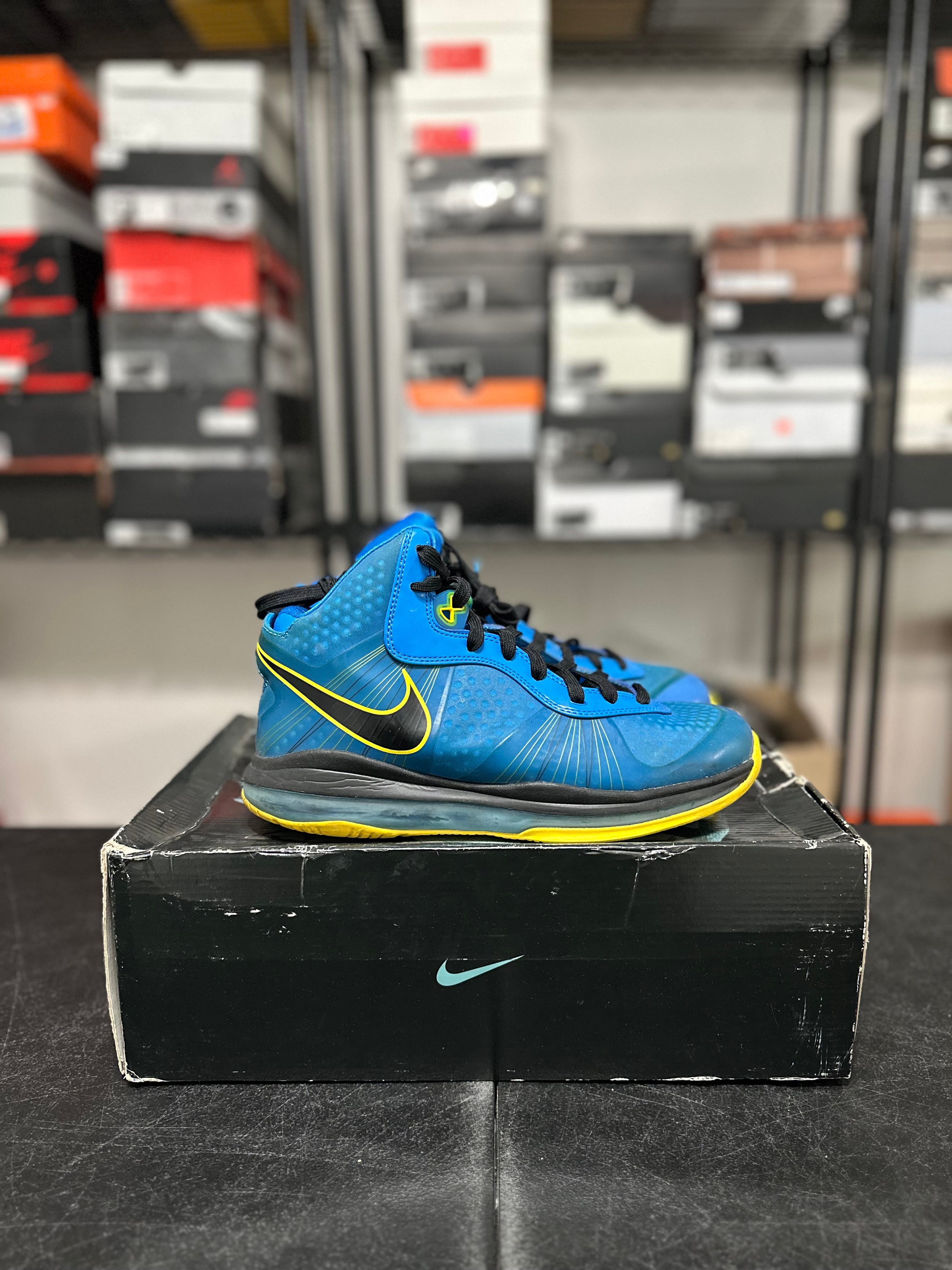 Size 9 - LeBron 8 entourage