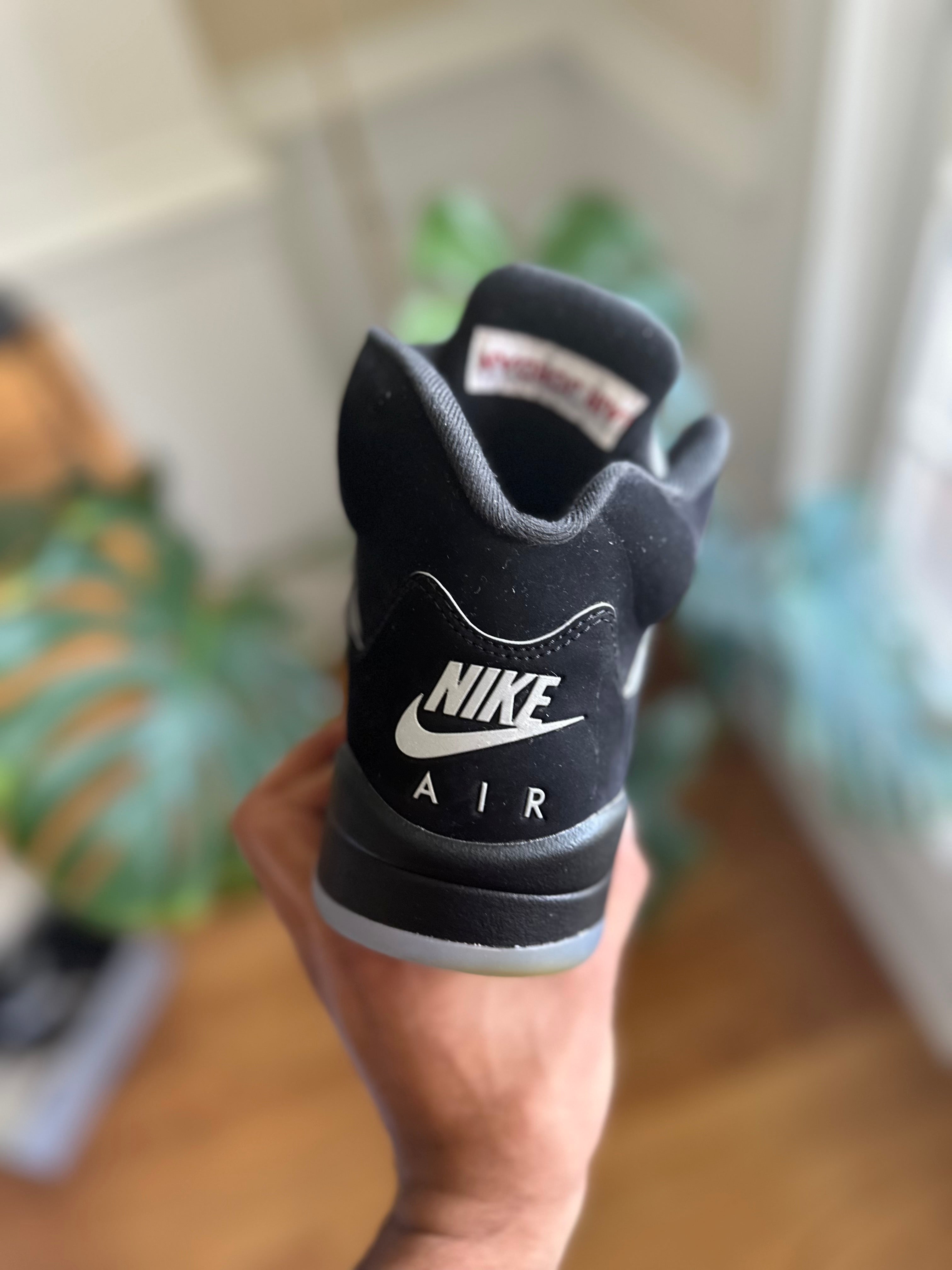 Size 8 - J5 black metallic 2025