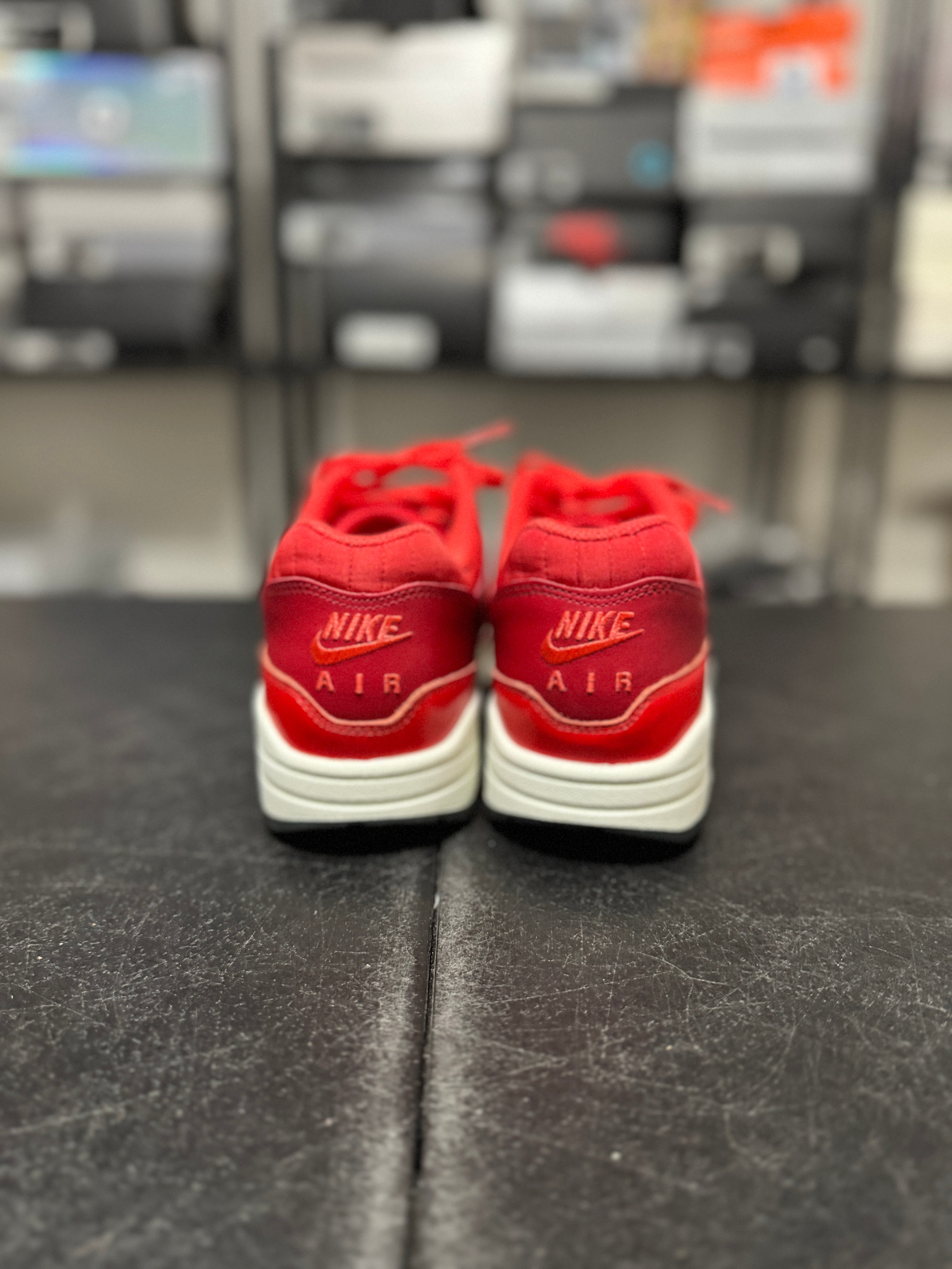 Size 9 - air max 1 gym red