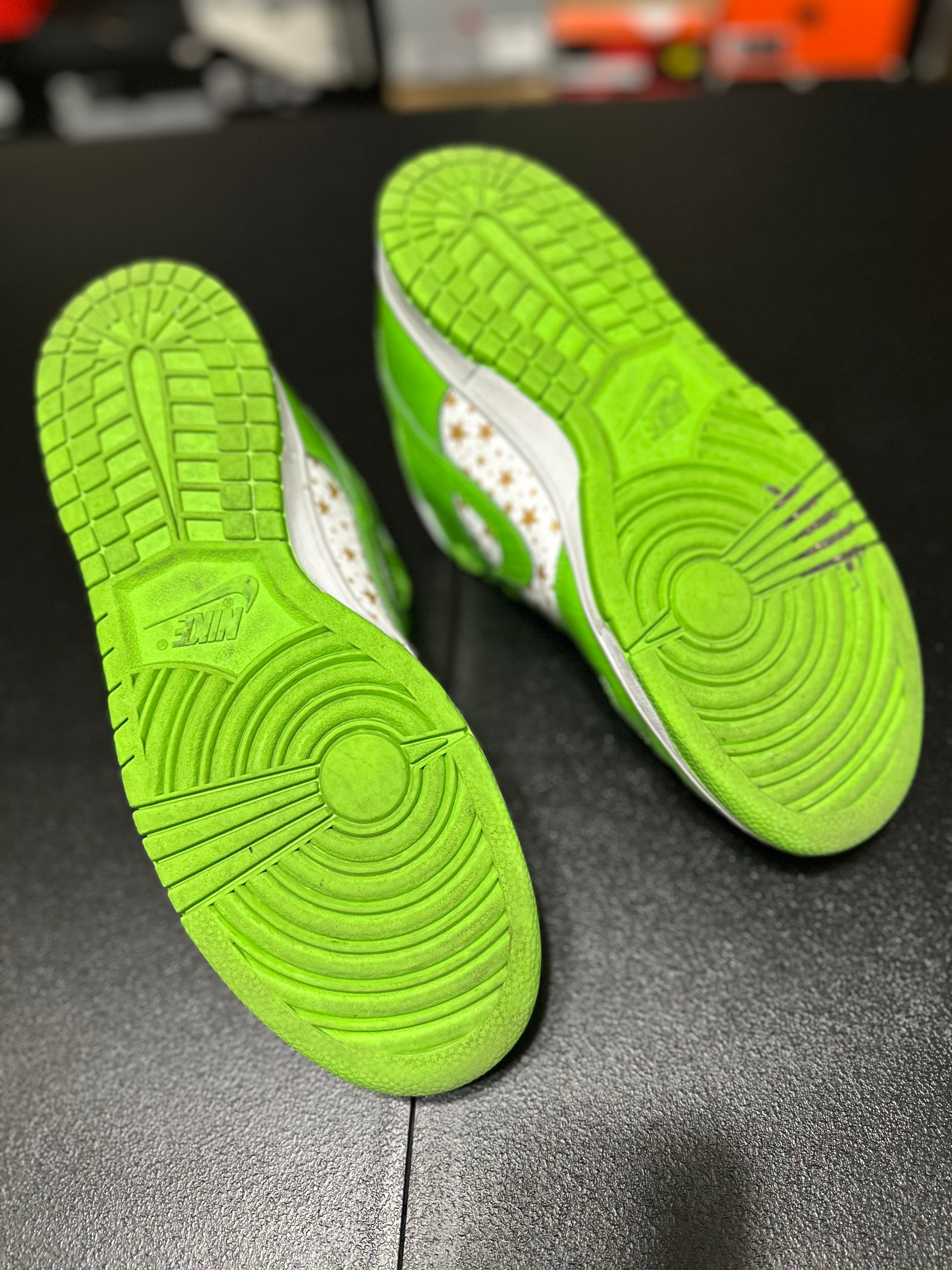 Size 10.5 - Dunk low supreme green