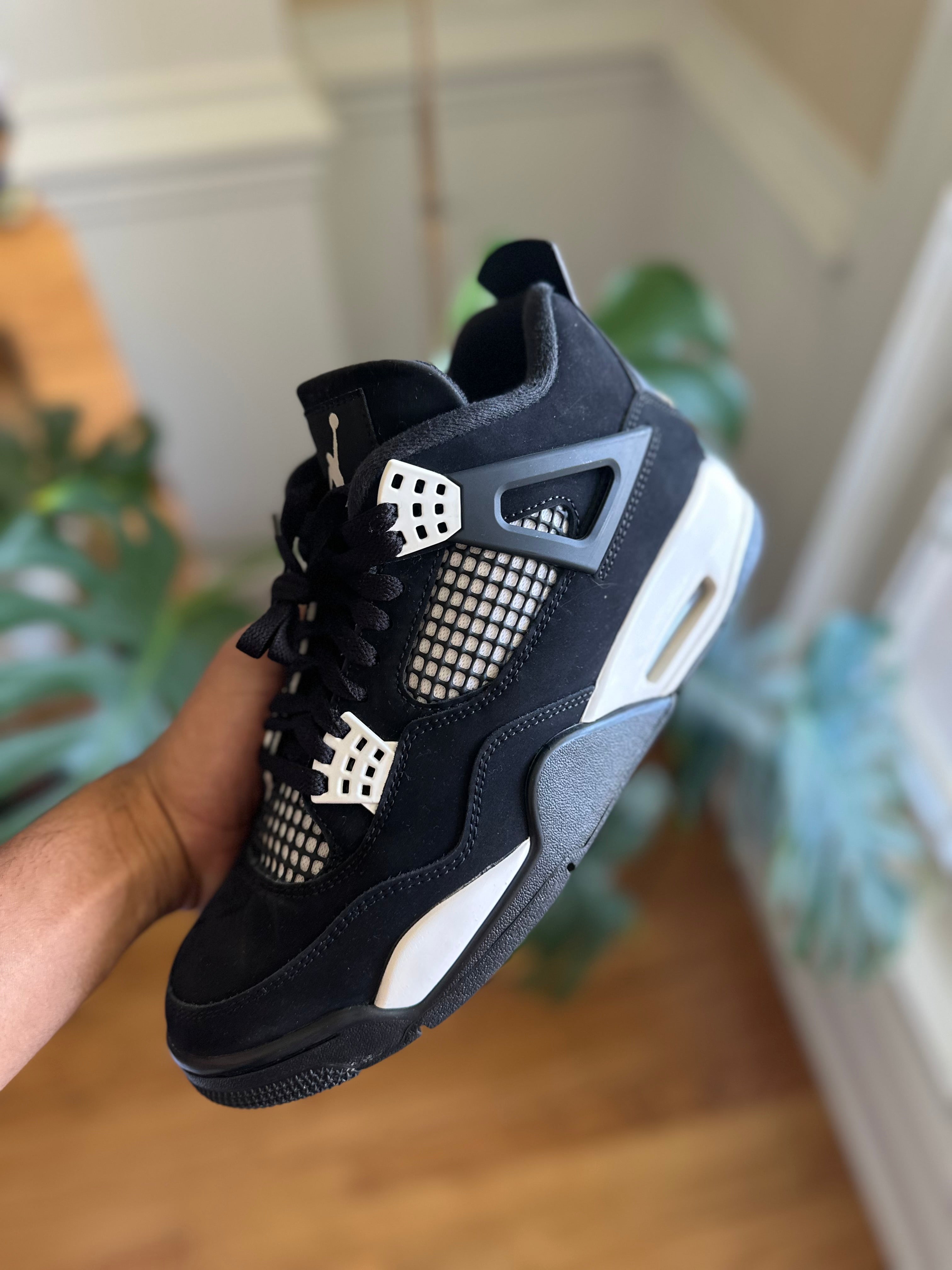 Size 9 - J4 white thunder
