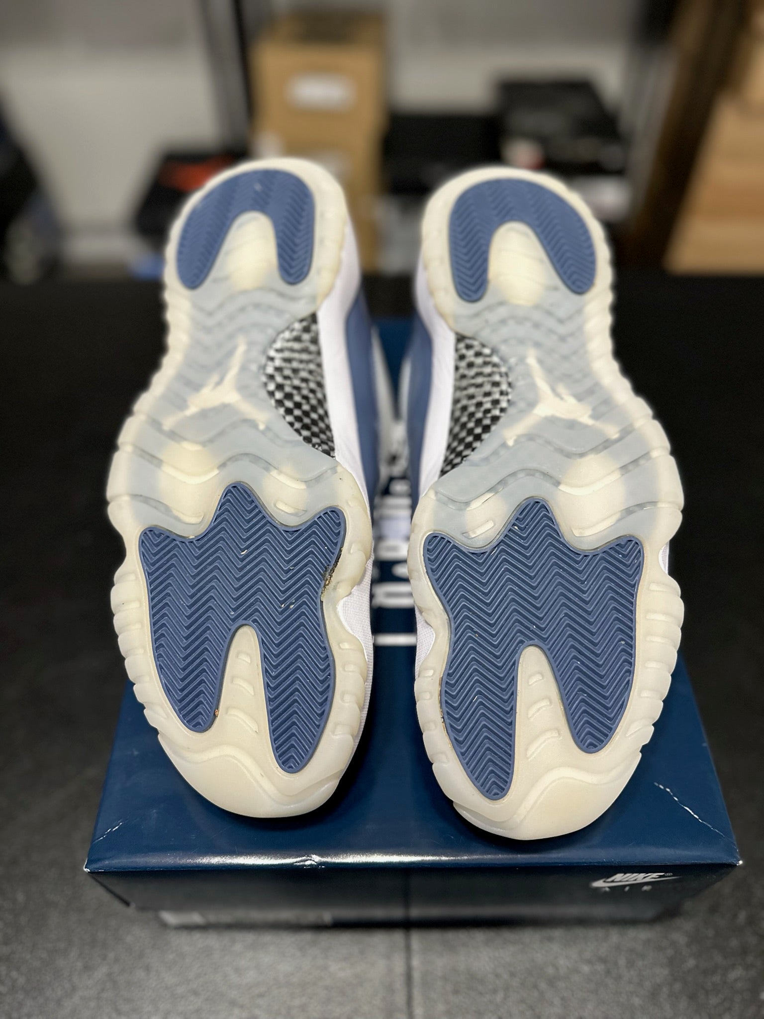 Size 13 - J11 low diffused blue
