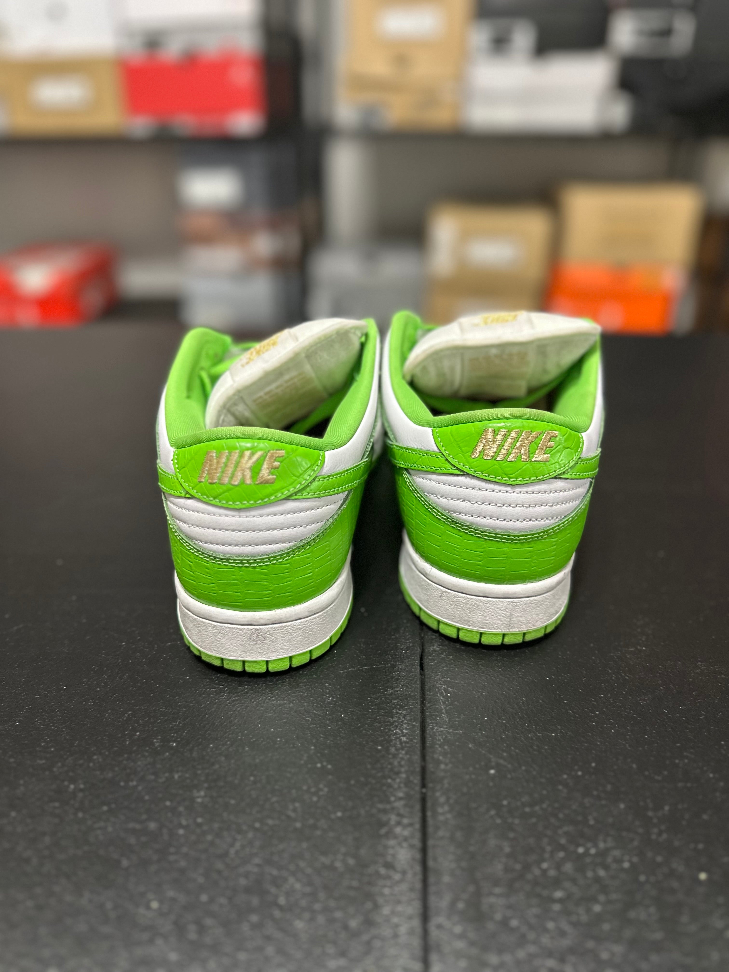 Size 10.5 - Dunk low supreme green