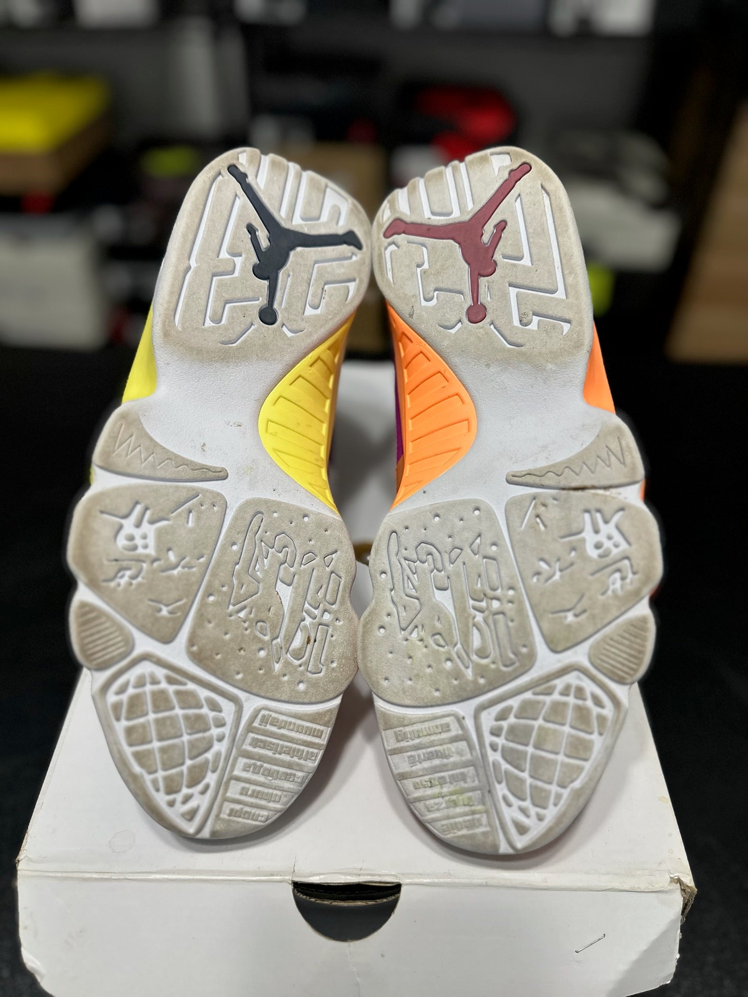 Size 8.5 - (10W) J9 Change the World