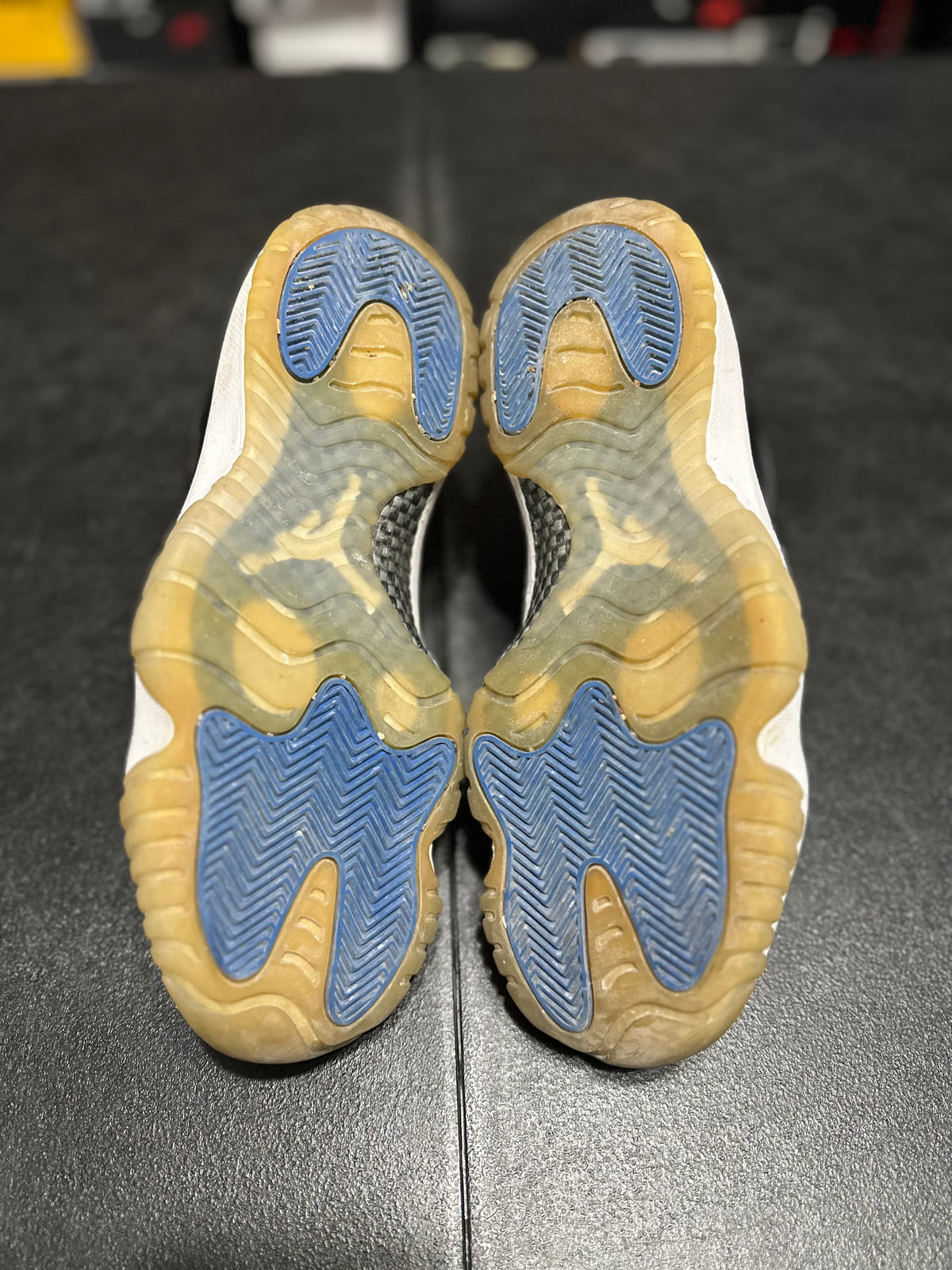 Size 8.5 - J11 low space jam