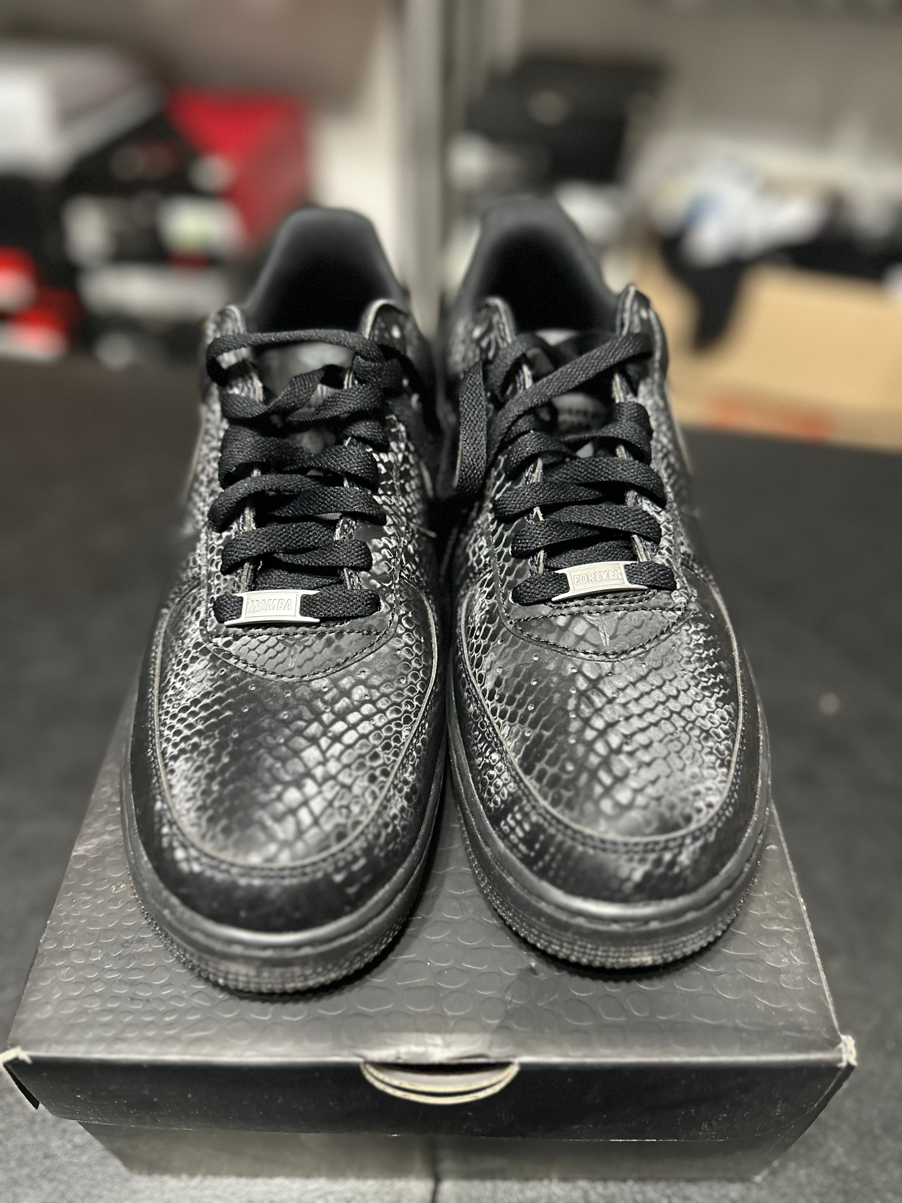 Size 10 - Kobe AF1 black