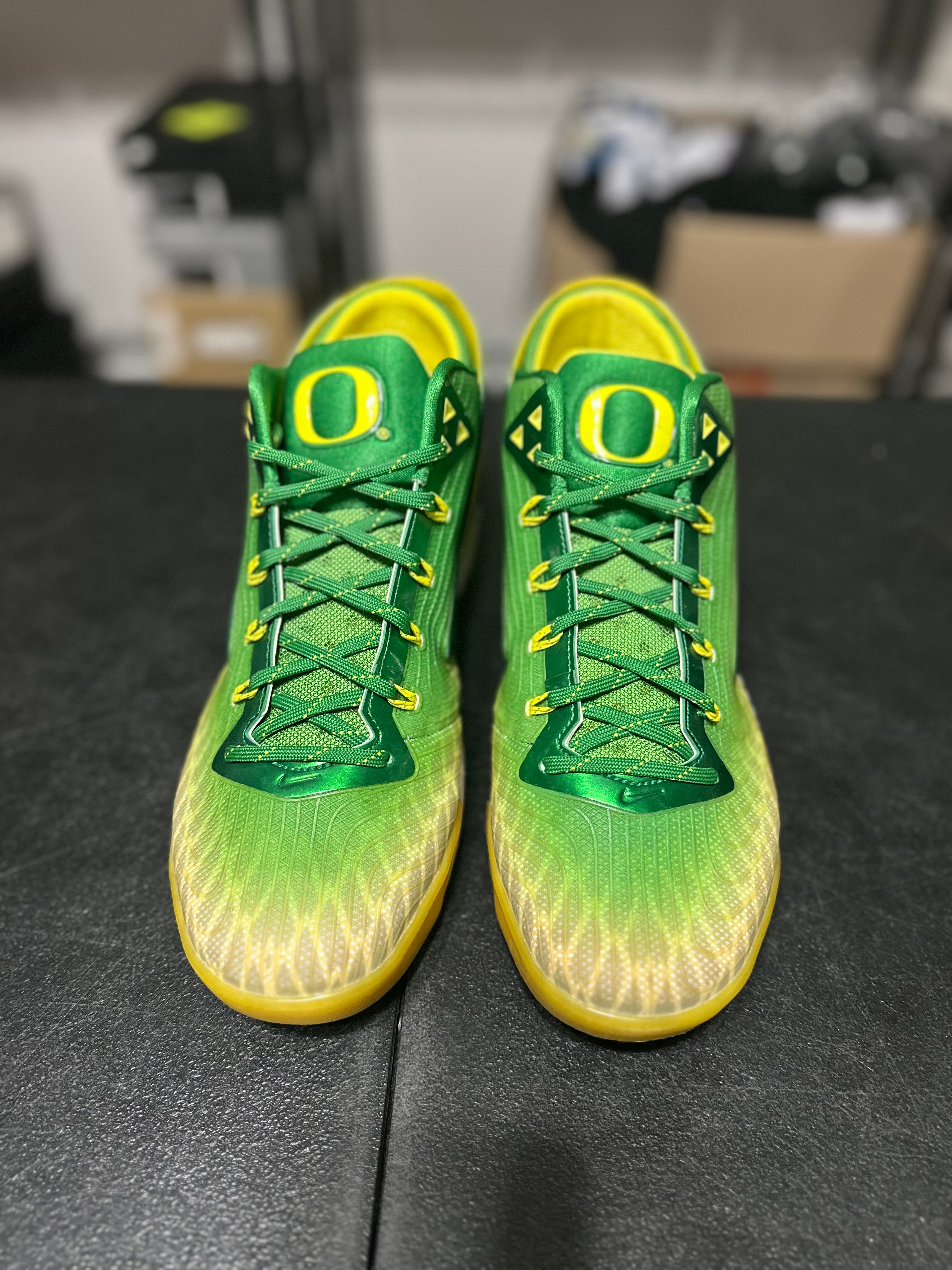 Size 11 - Nike zoom field general Oregon ducks