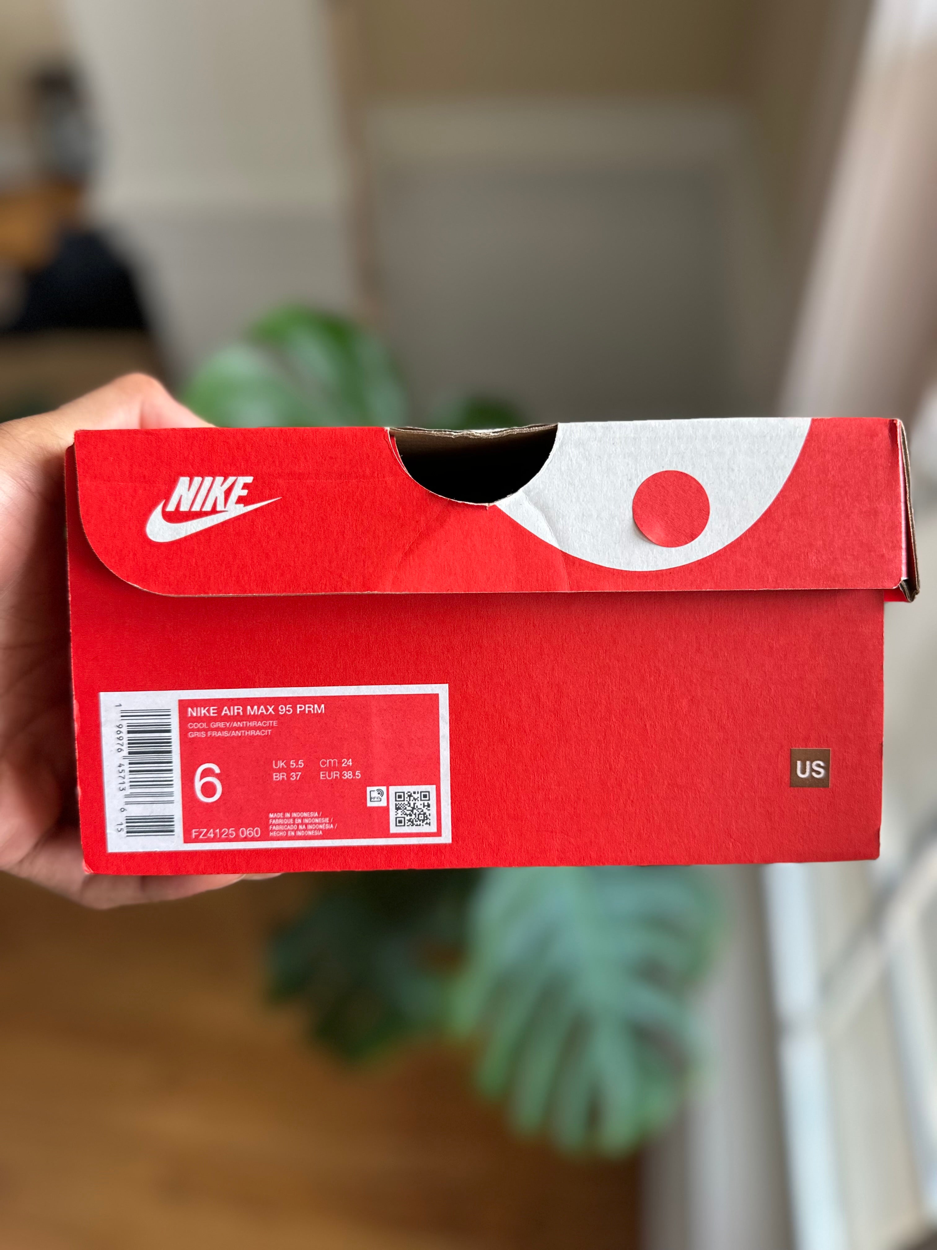 Size 6 - Nike air max 95 PRM