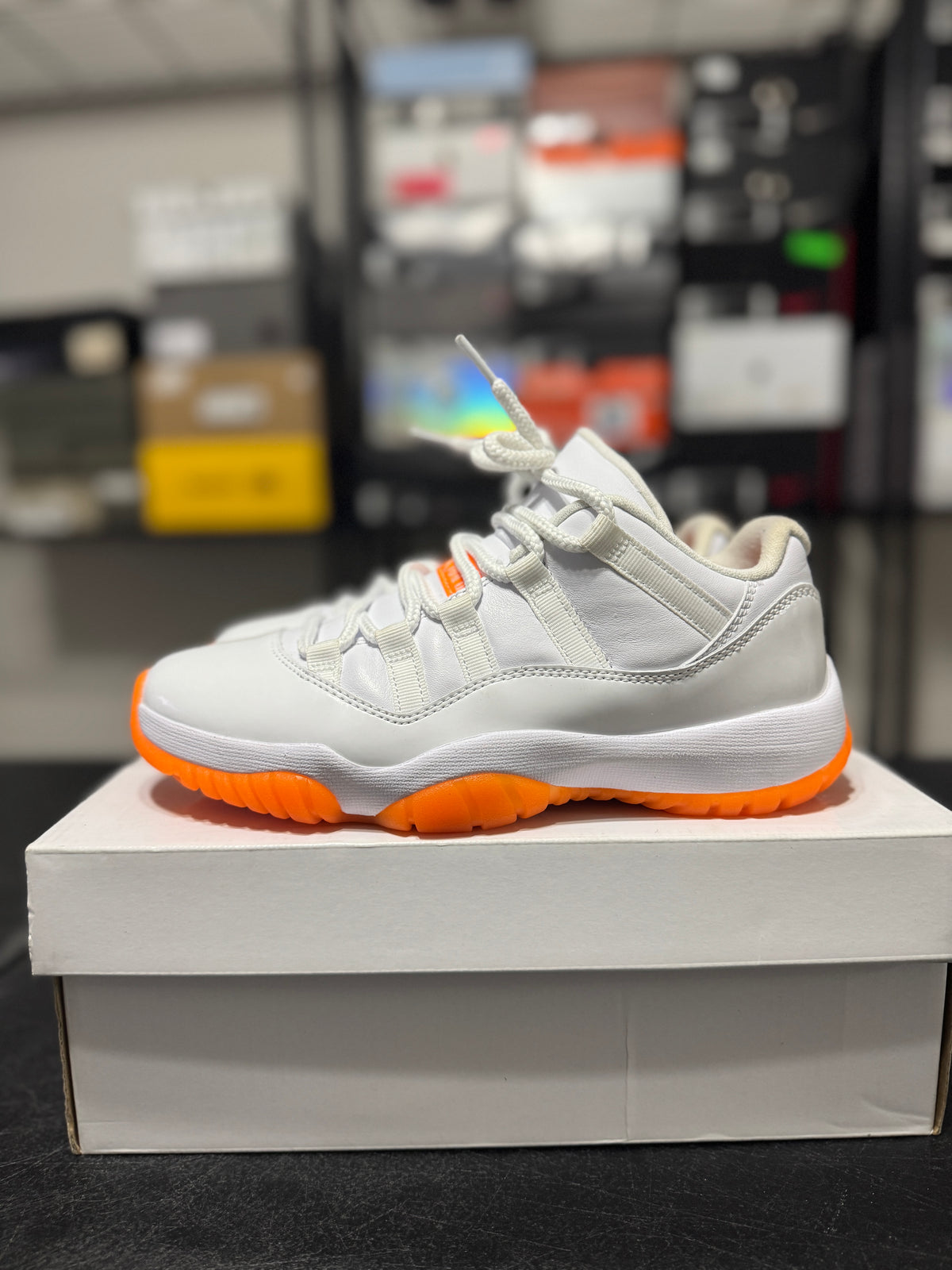 Size 5 - (6.5W) J11 low citrus
