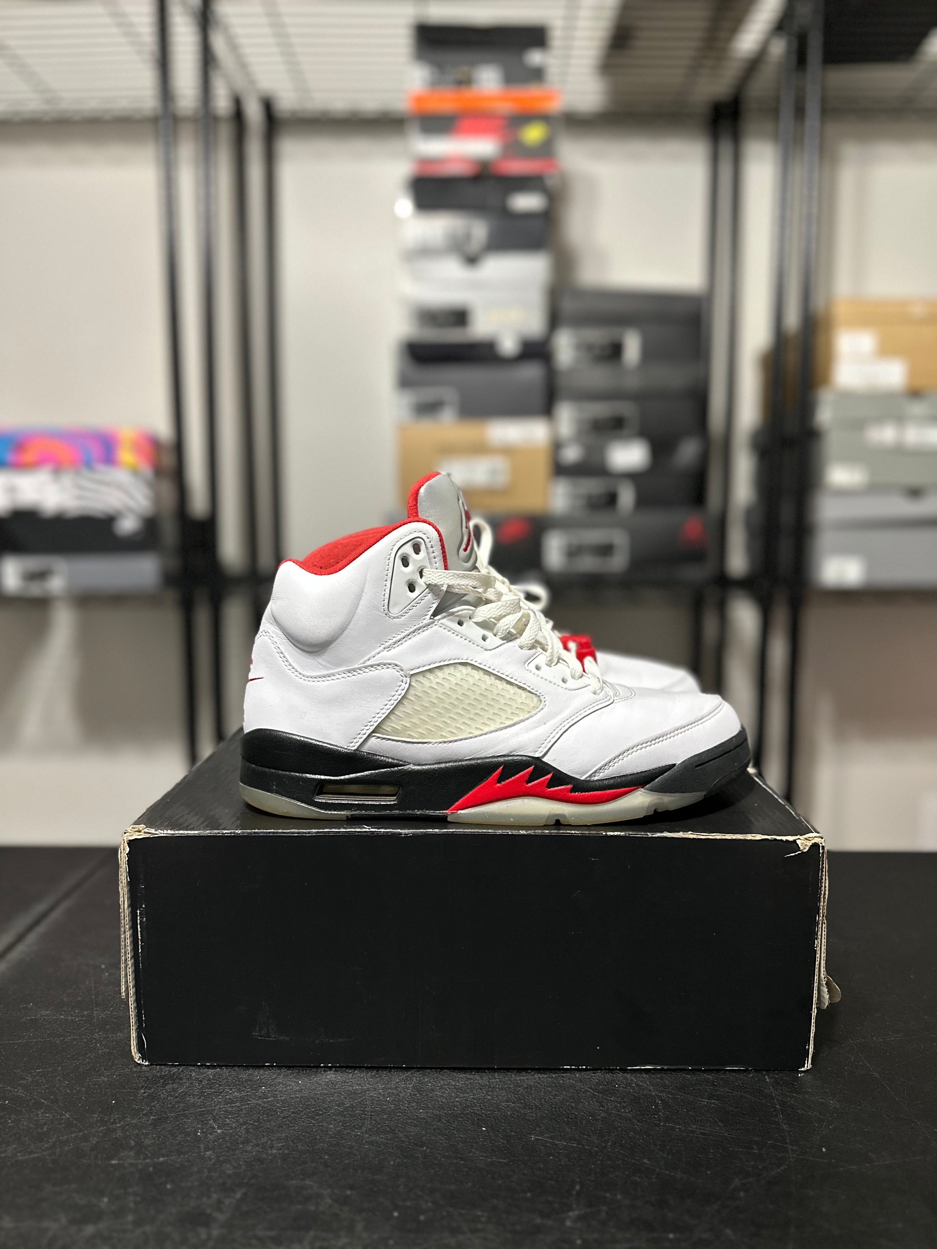 Size 9.5 - J5 fire red