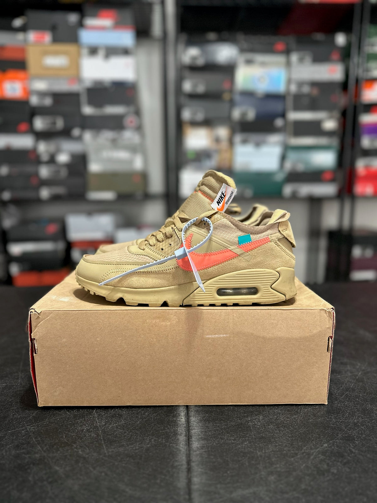 Size 10 - am 90 off white desert ore